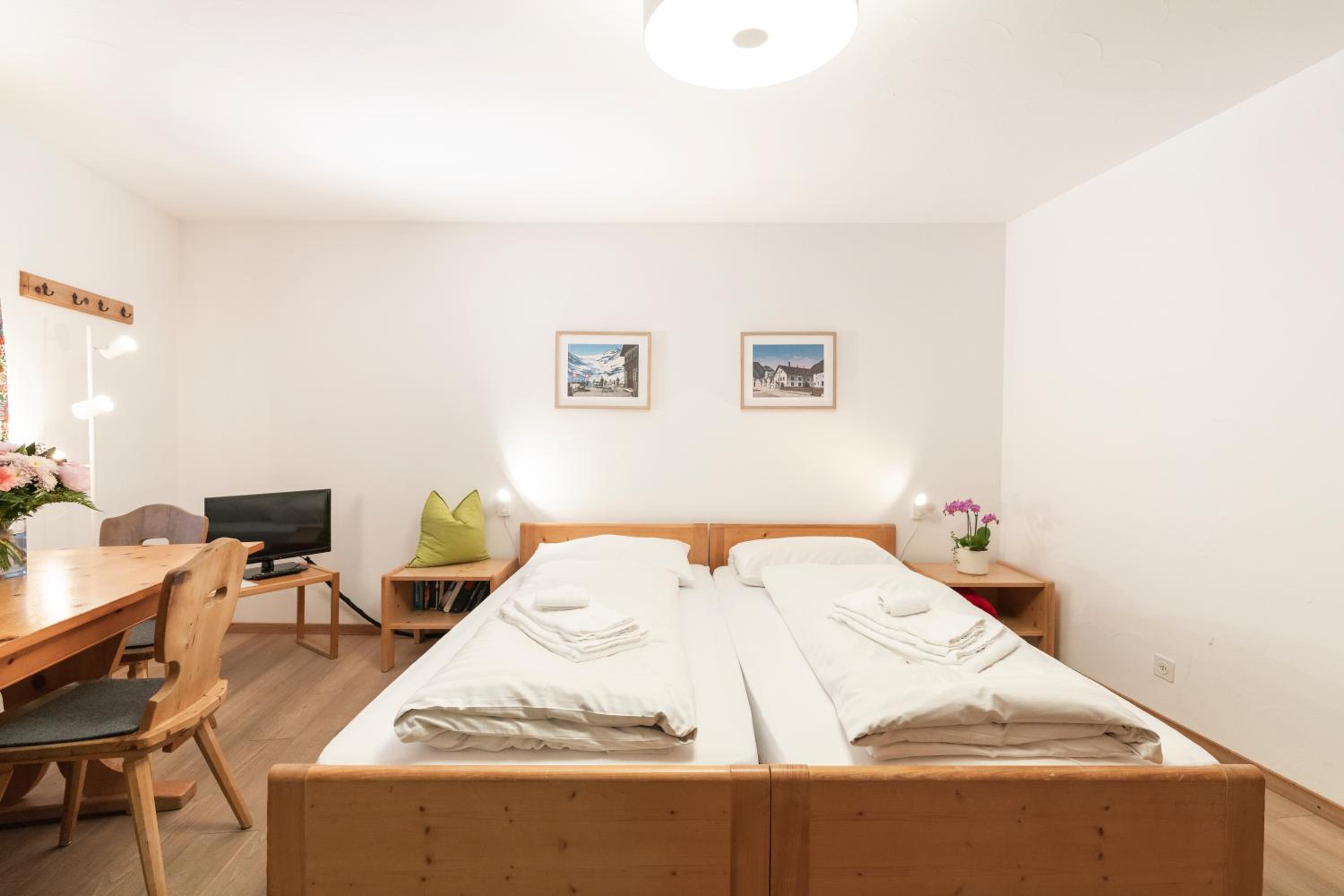 Two-Bedroom Deluxe Apartment photo 2