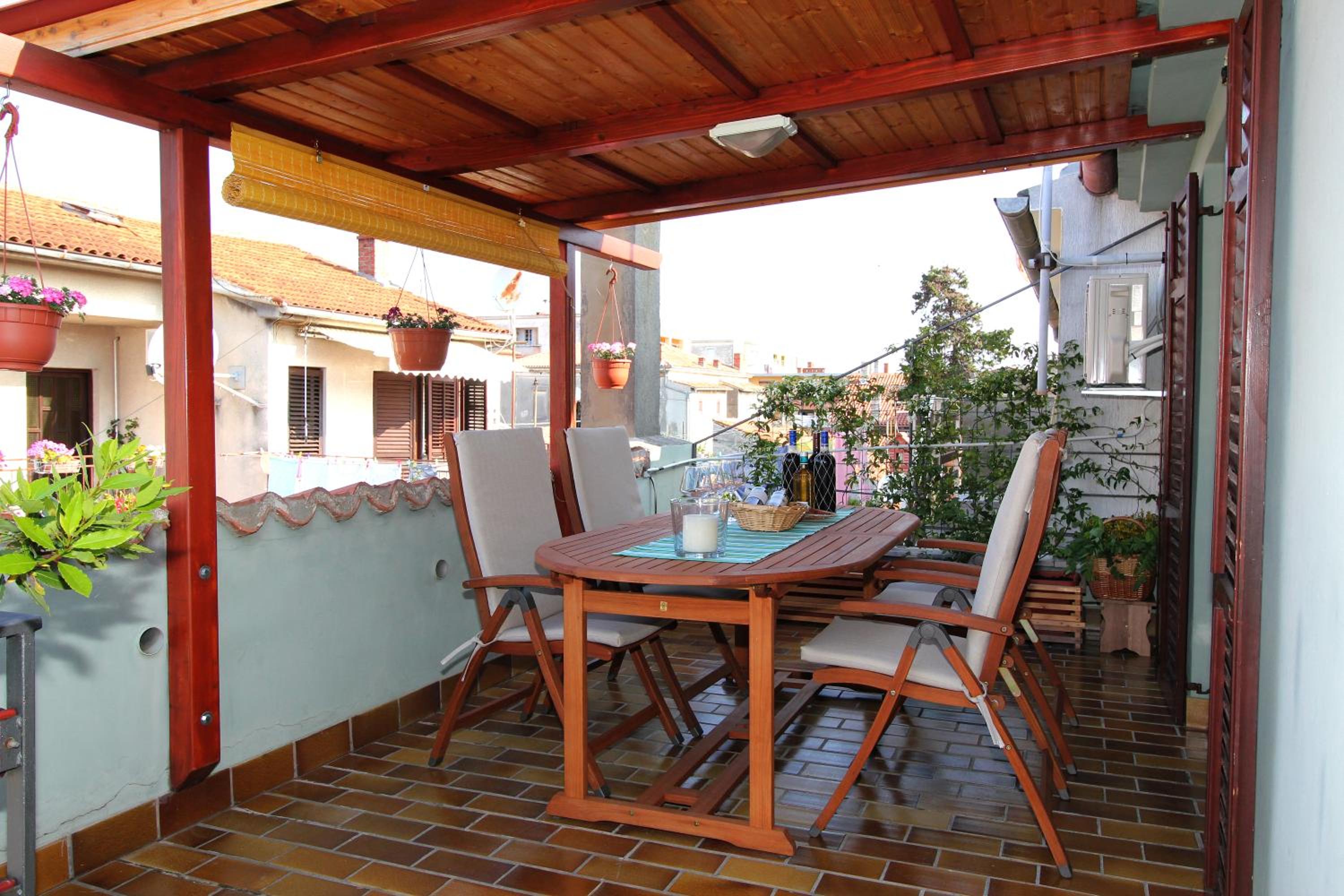 Apartment with Terrace - Photo 26