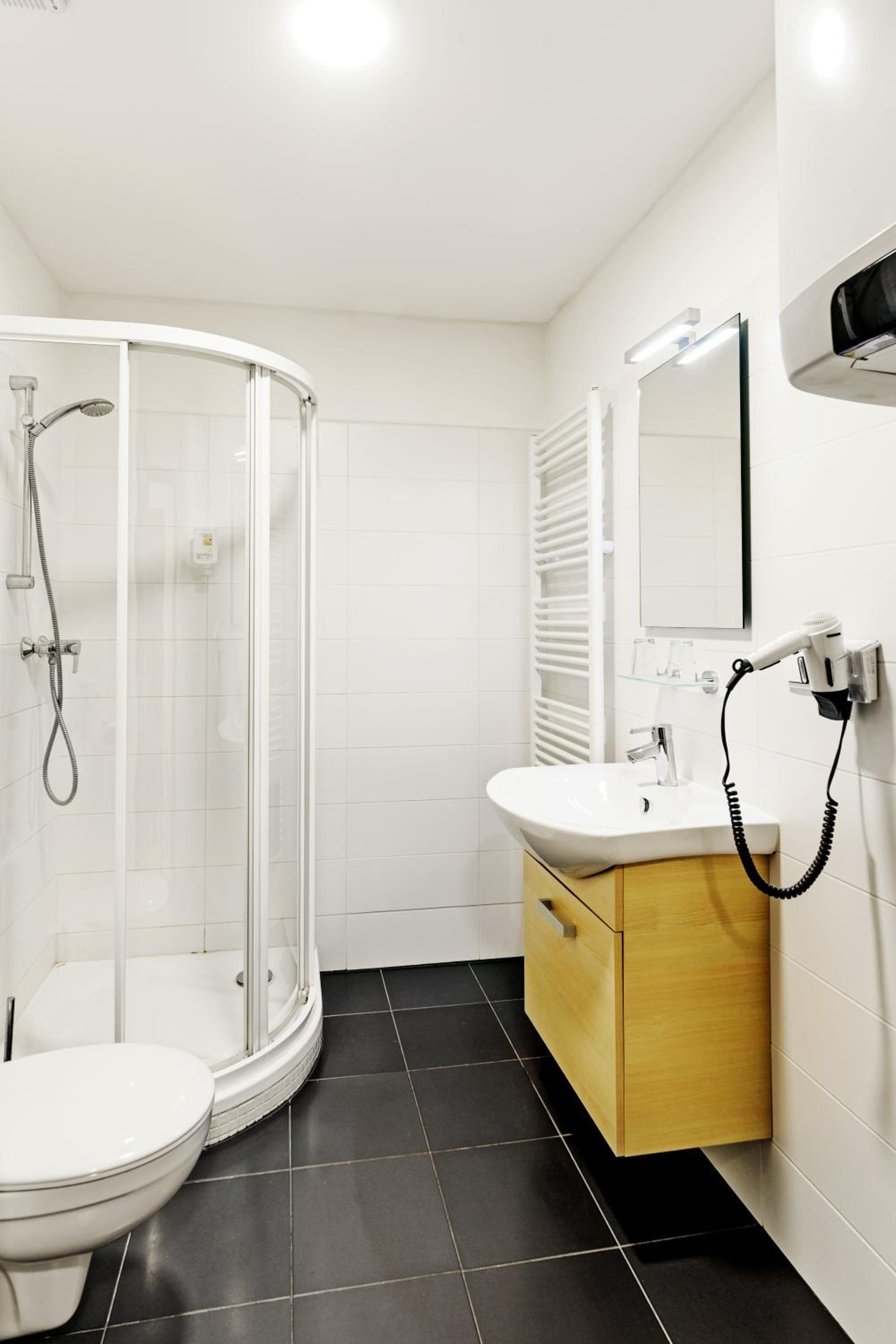 Deluxe Three-Bedroom Apartment with Terrace photo 2