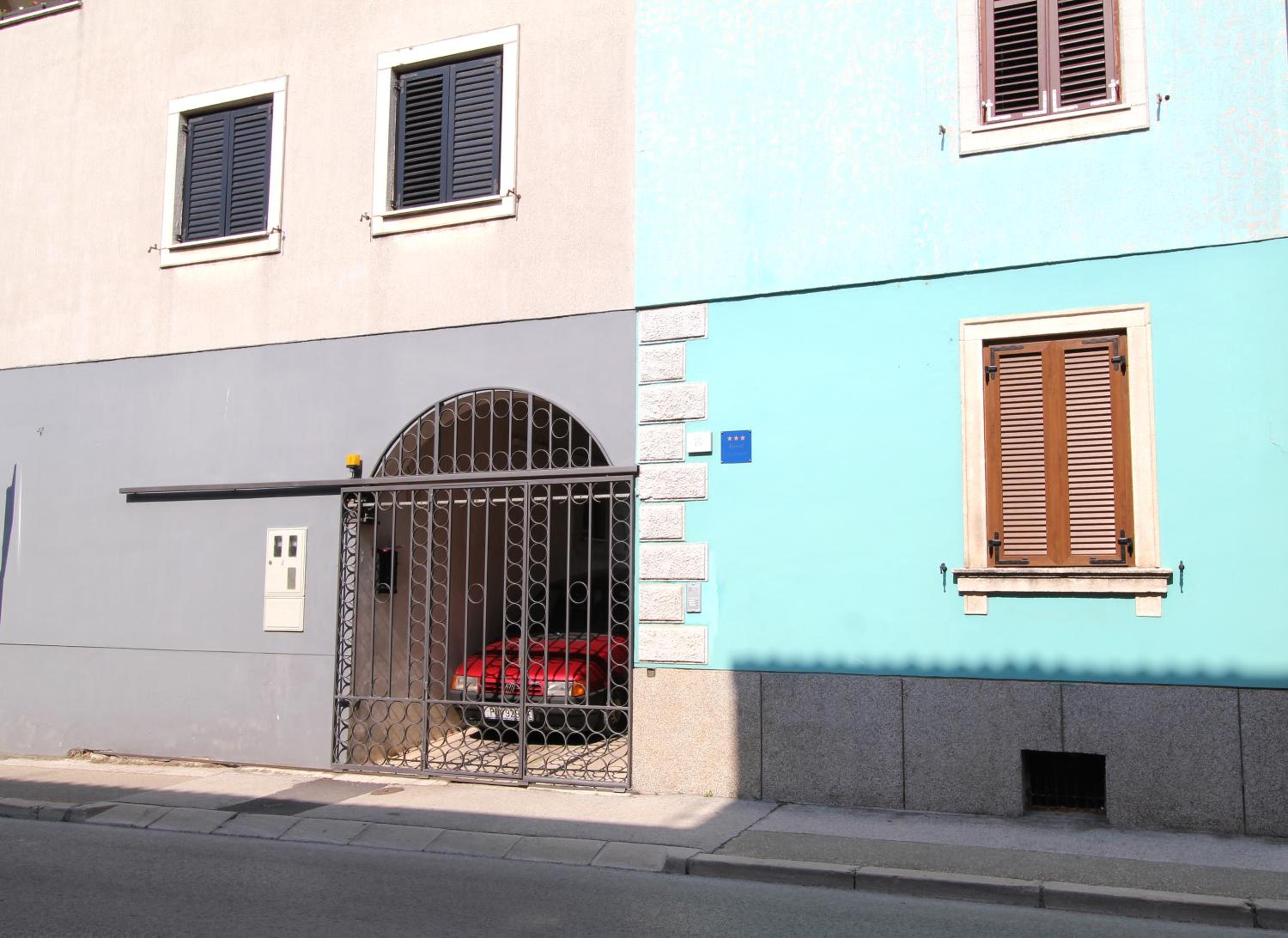 Apartment with Terrace - Photo 29