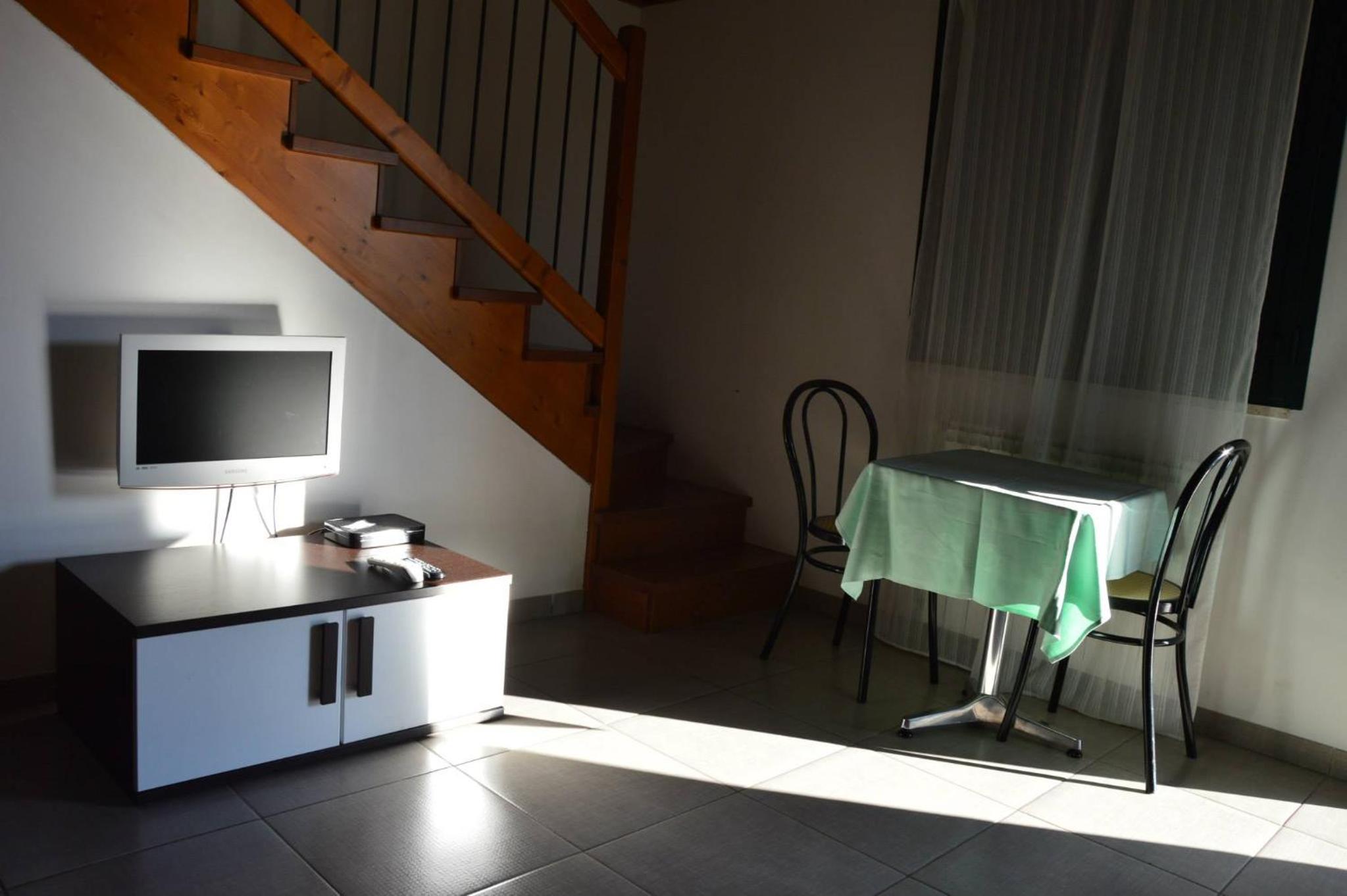 Studio - Split Level - Photo 16