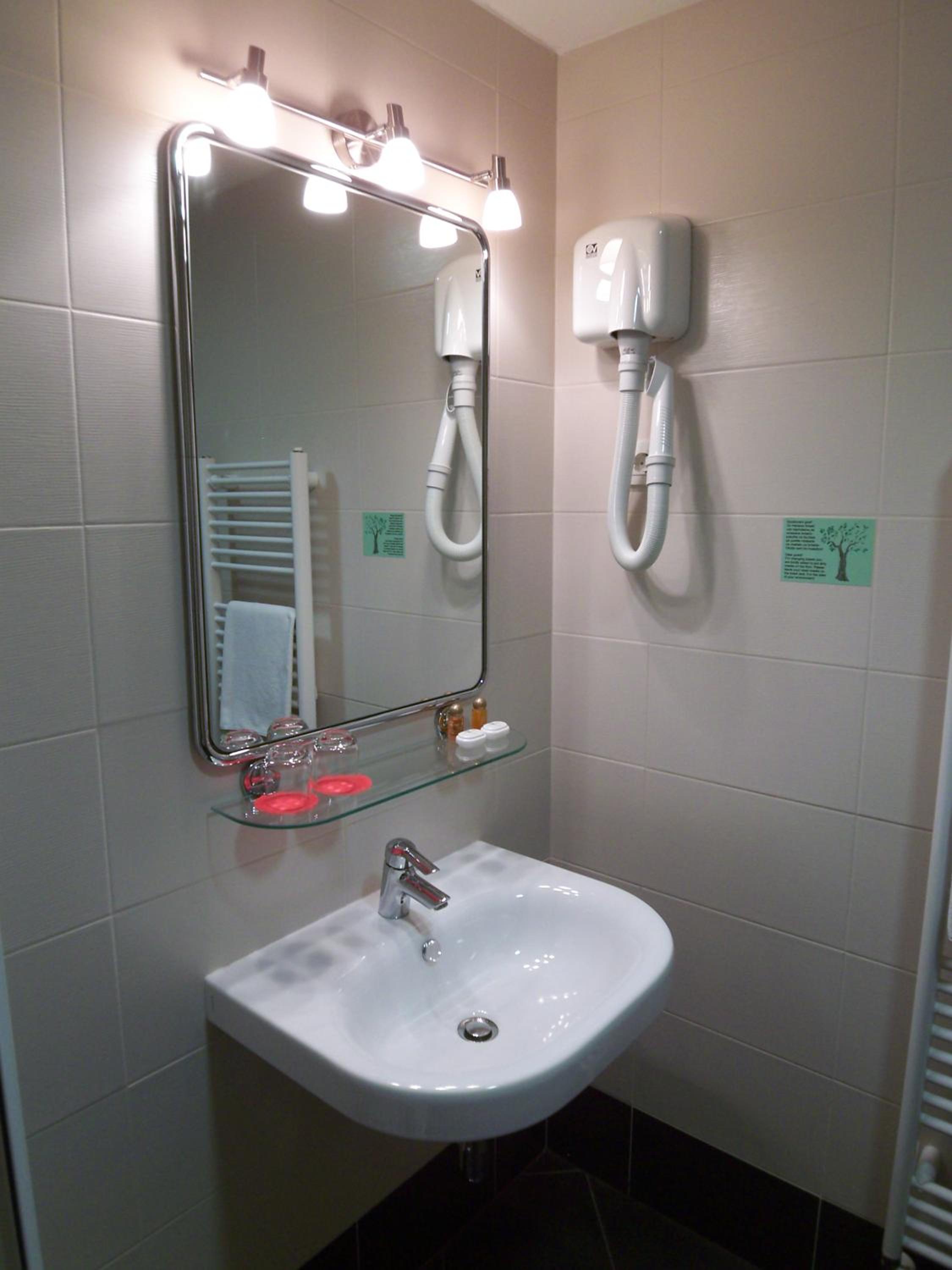 Double Room - Photo 12