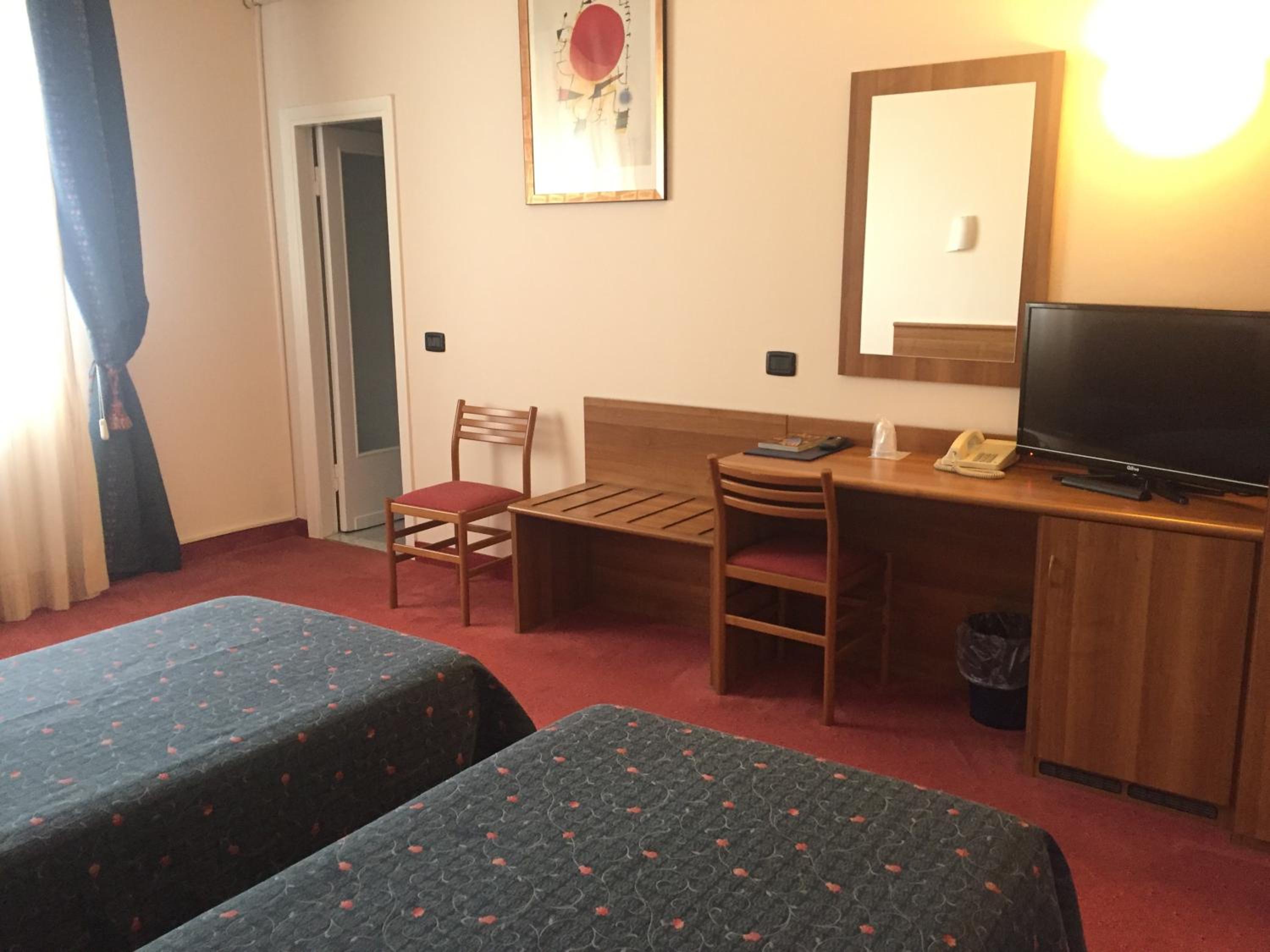 Twin Room - Photo 1
