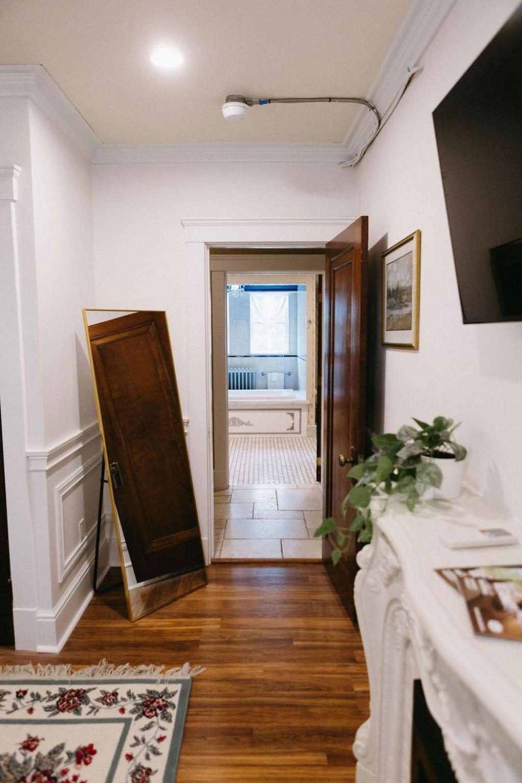 Queen Suite
