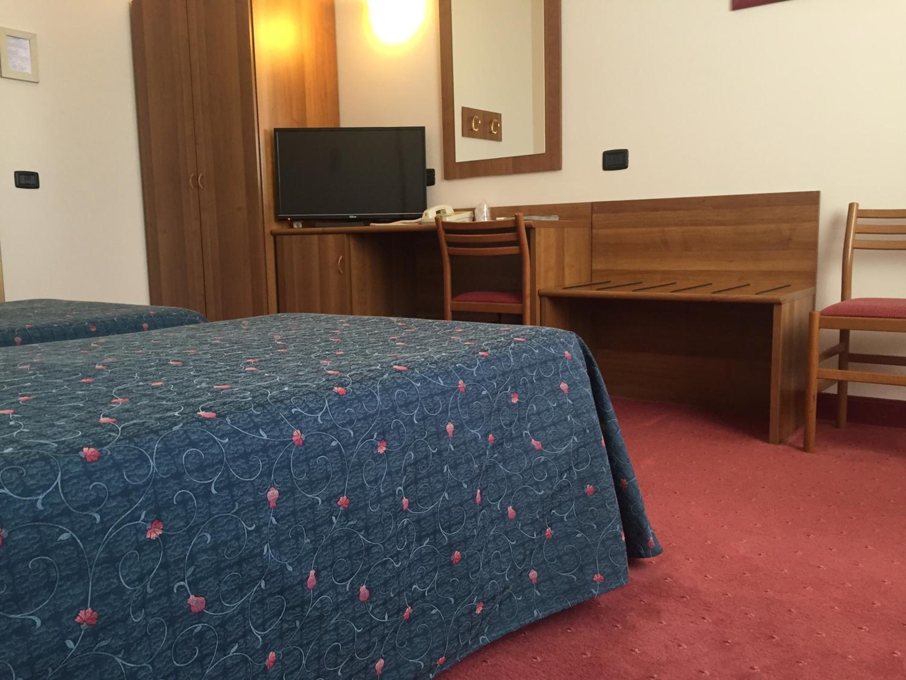Twin Room - Photo 4