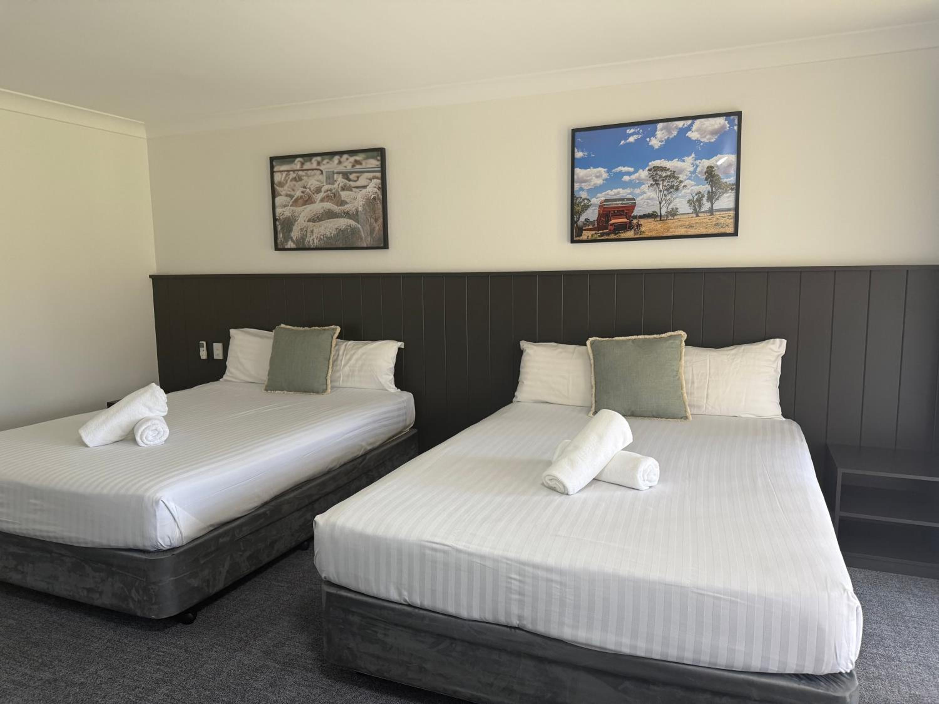 Superior Queen Room with Two Queen Beds photo 3