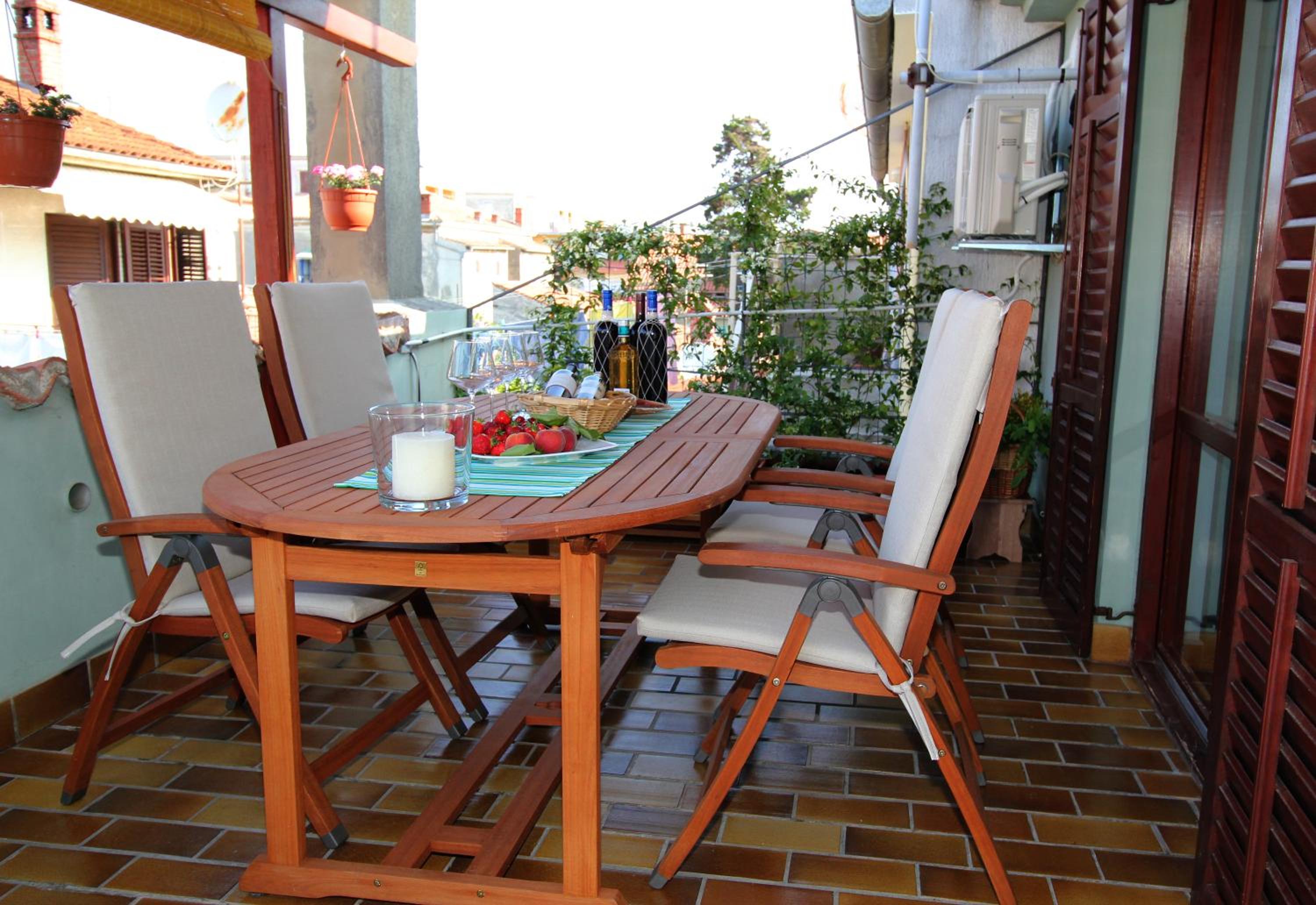 Apartment with Terrace - Photo 28