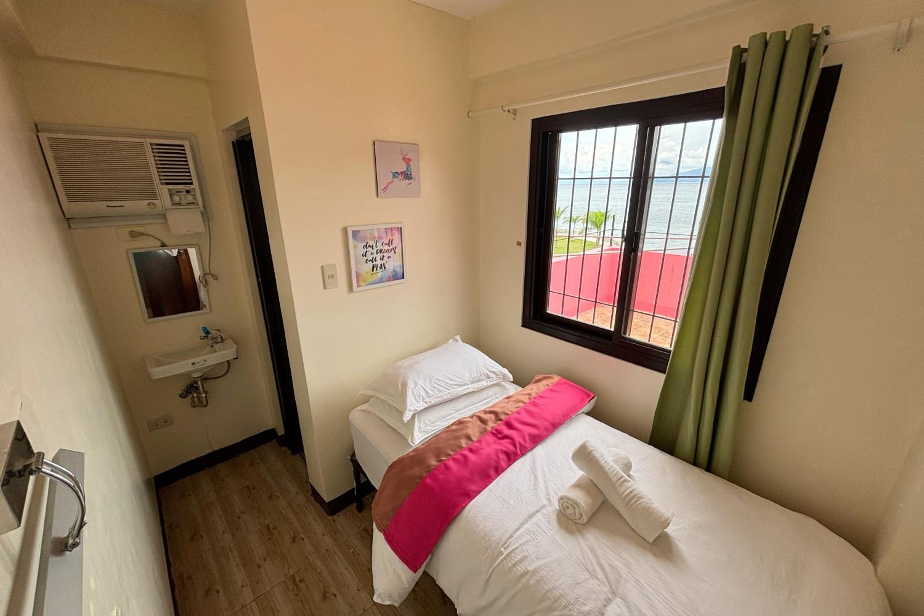 Deluxe Single Room