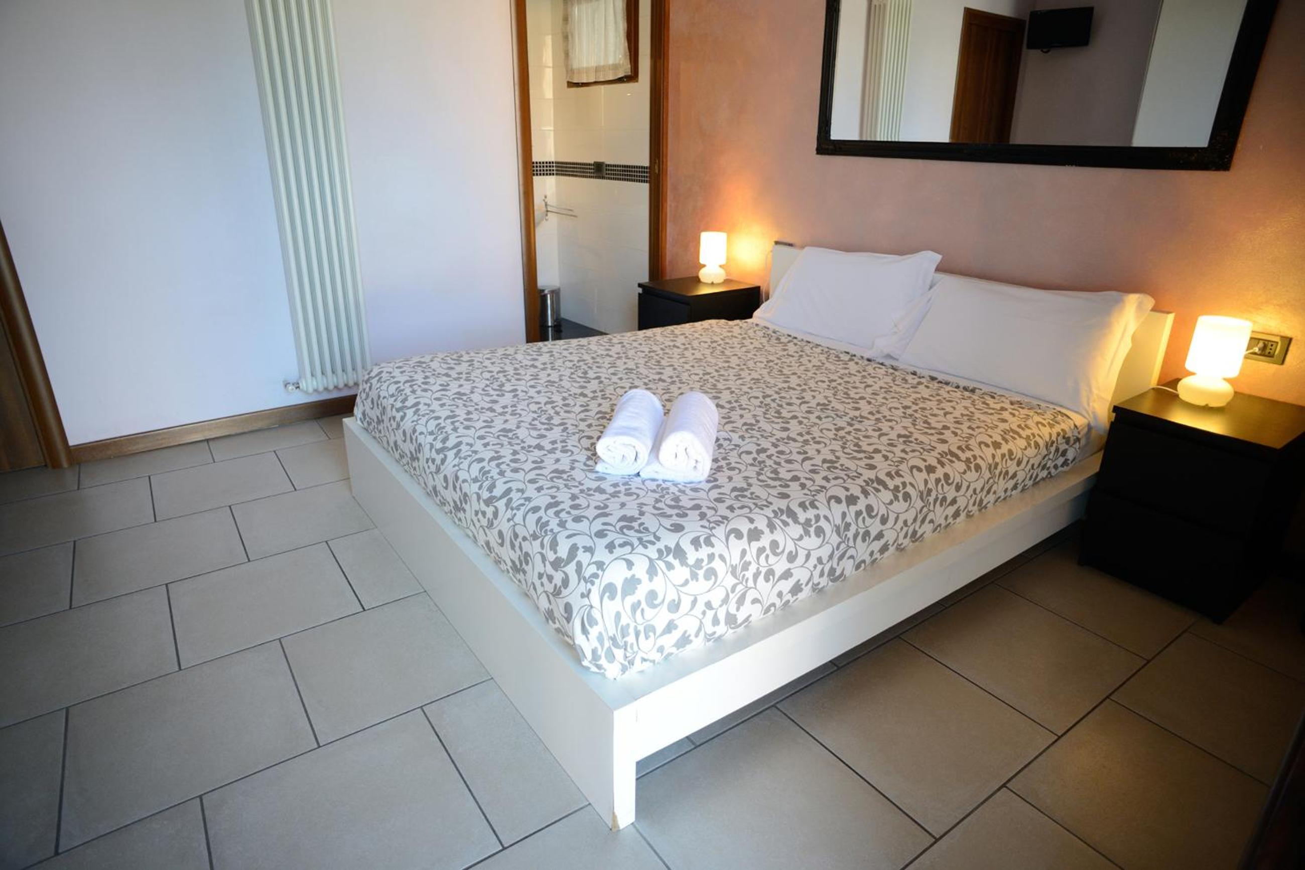 Double Room - Photo 5