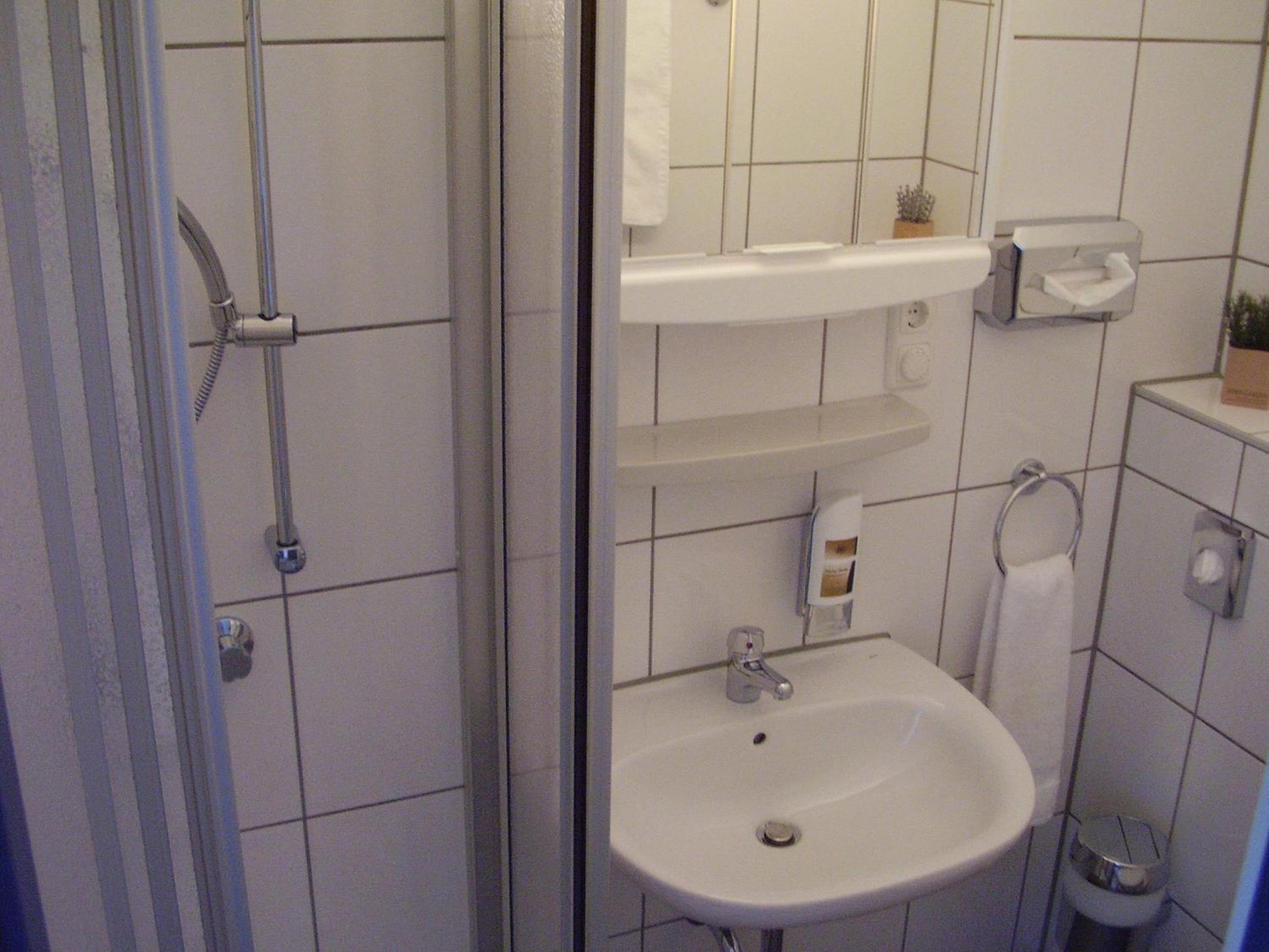Single Room with Shower photo 3