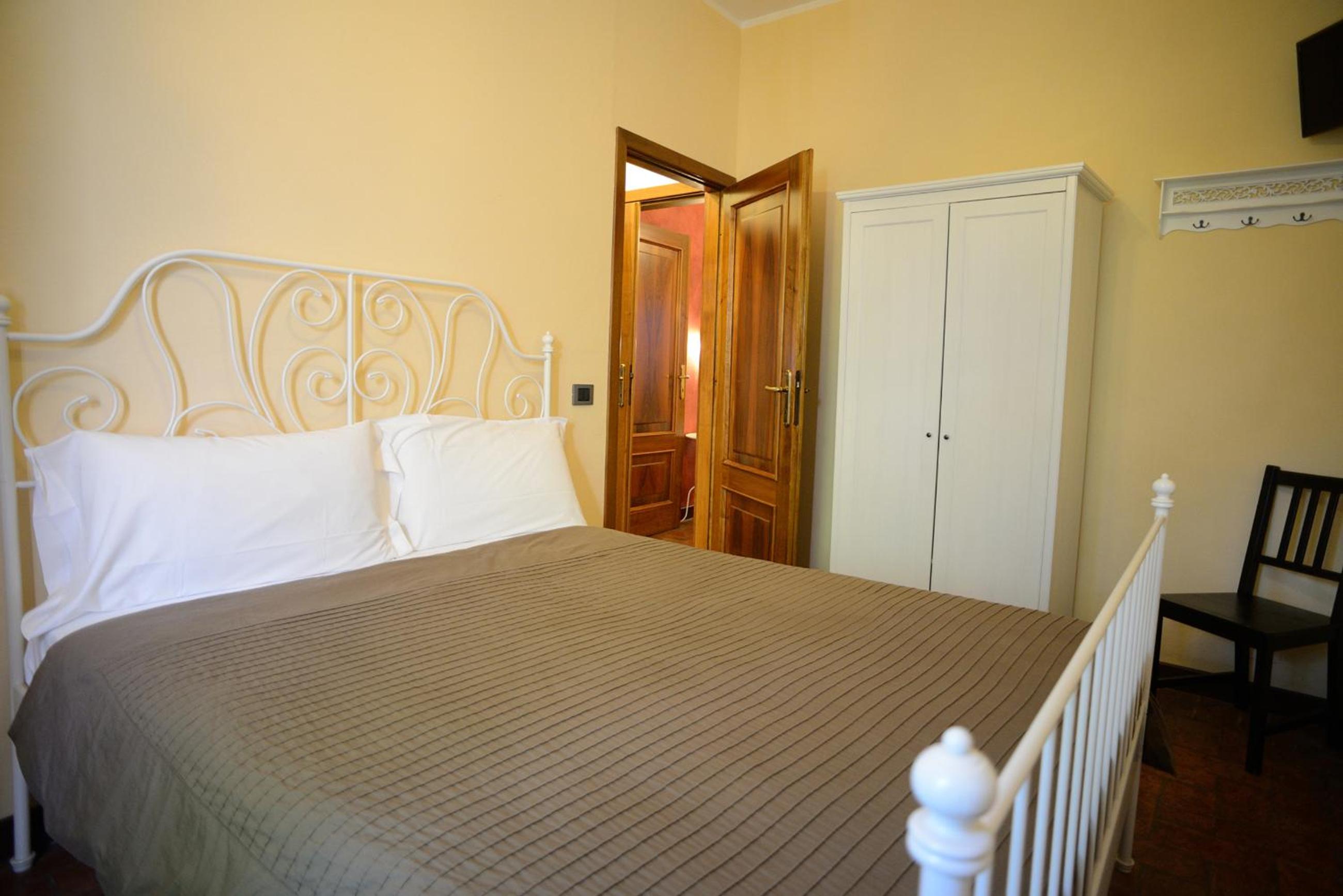 Two Connecting Double Rooms - Photo 9