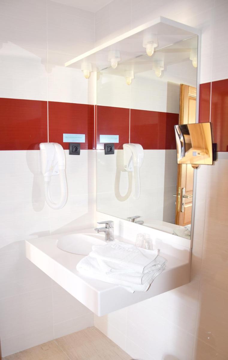 Superior Quadruple Room - Photo 4