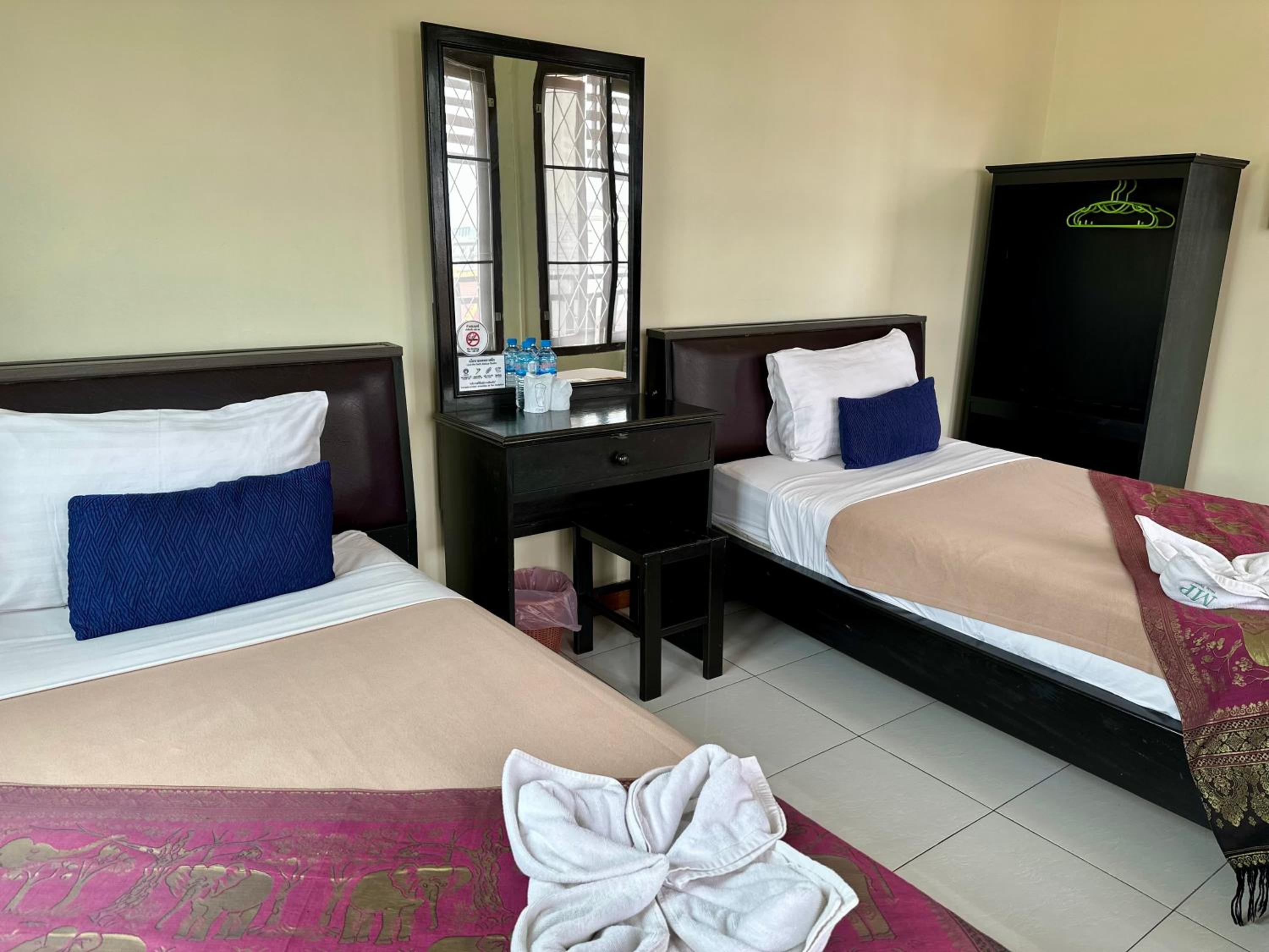 Twin Room with Shared Bathroom photo 2