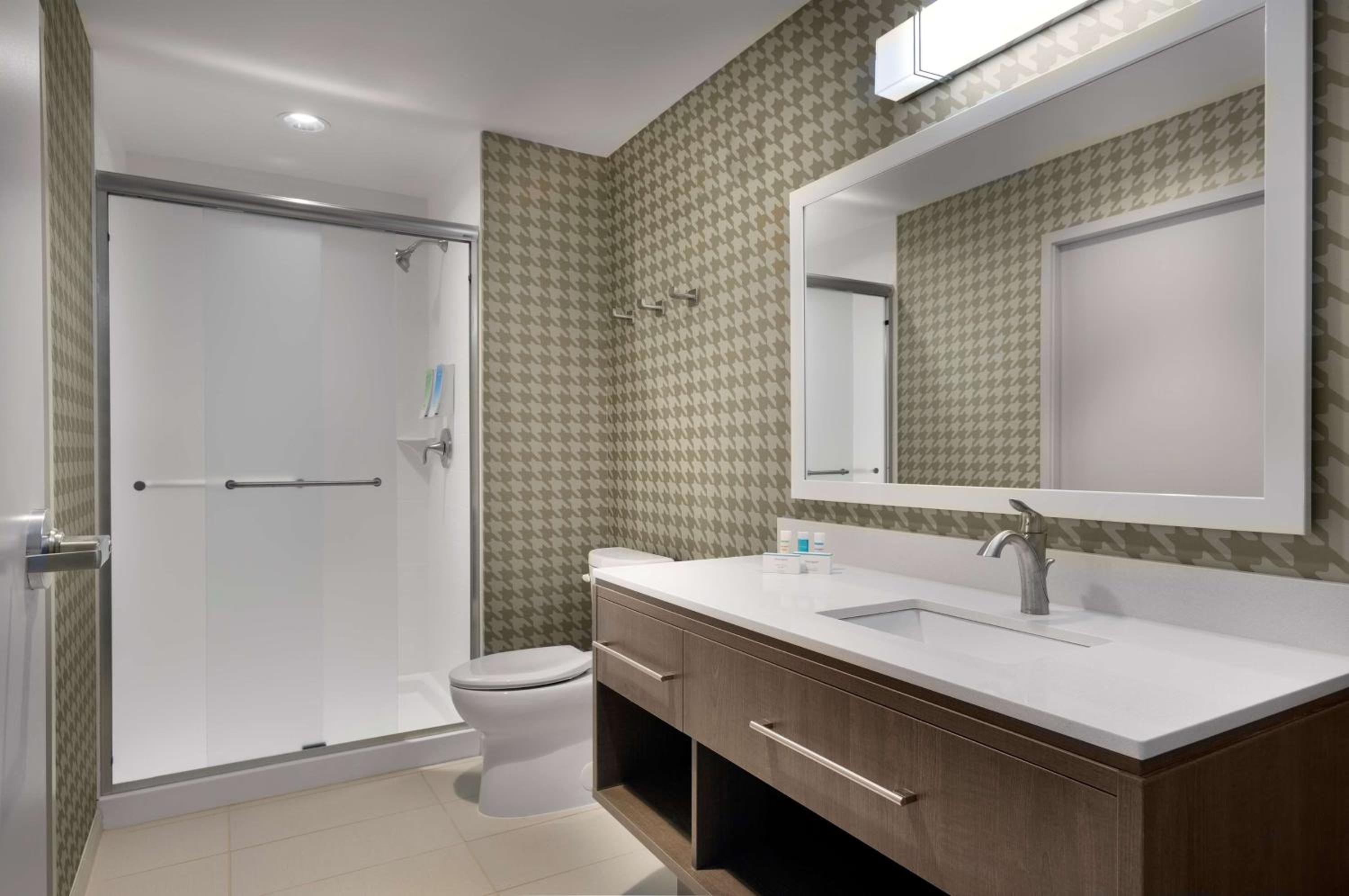 One-Bedroom King Suite - Non-Smoking