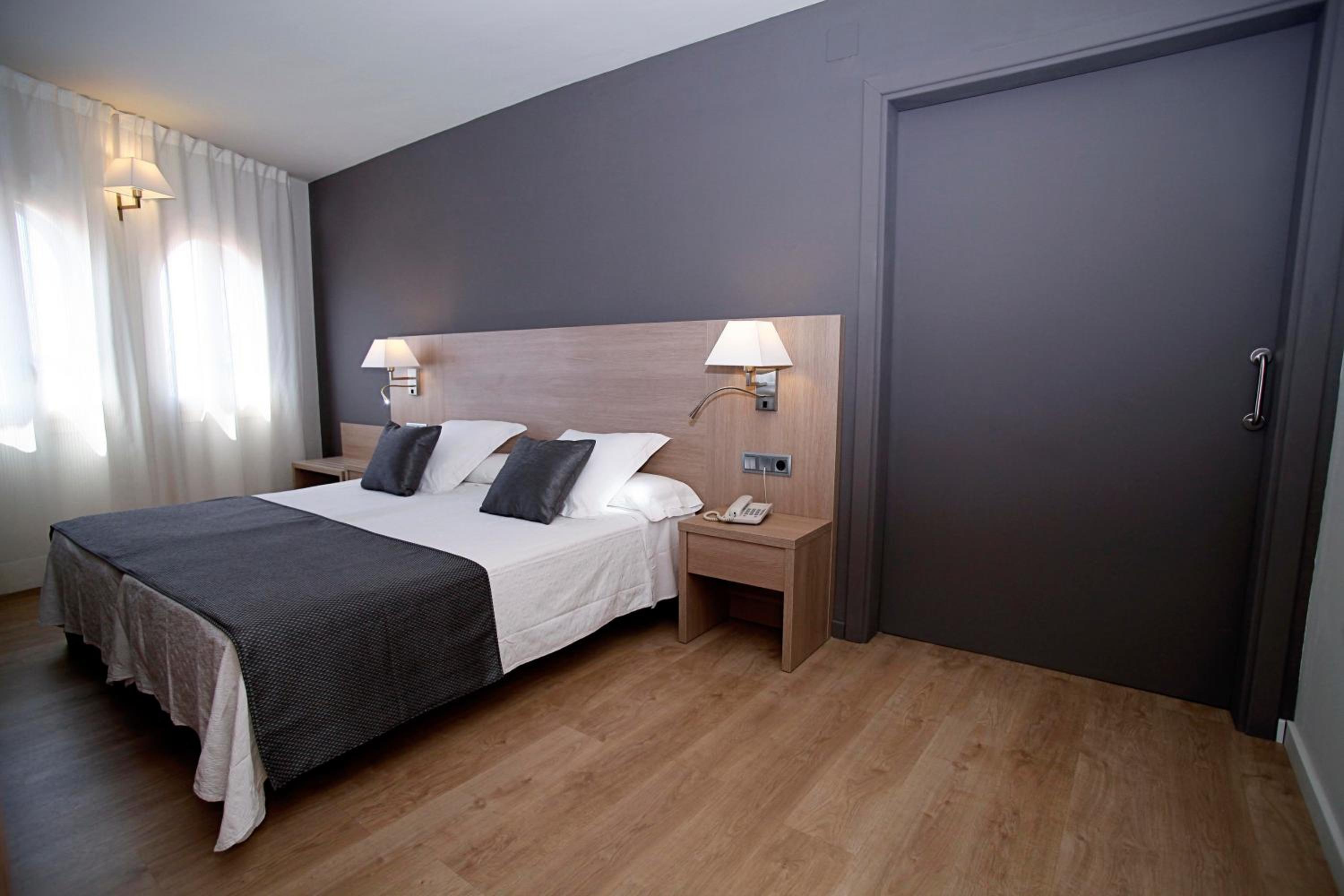 Standard Double or Twin Room - Photo 2