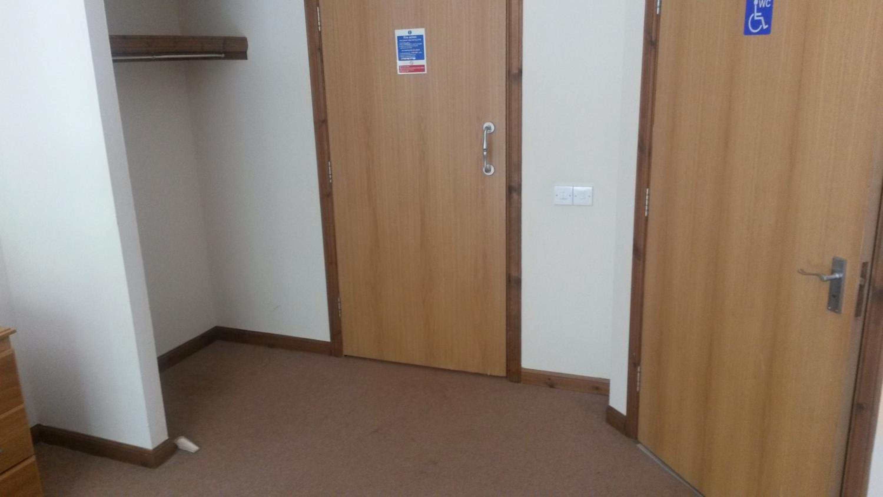 Twin Room - Disability Access photo 2