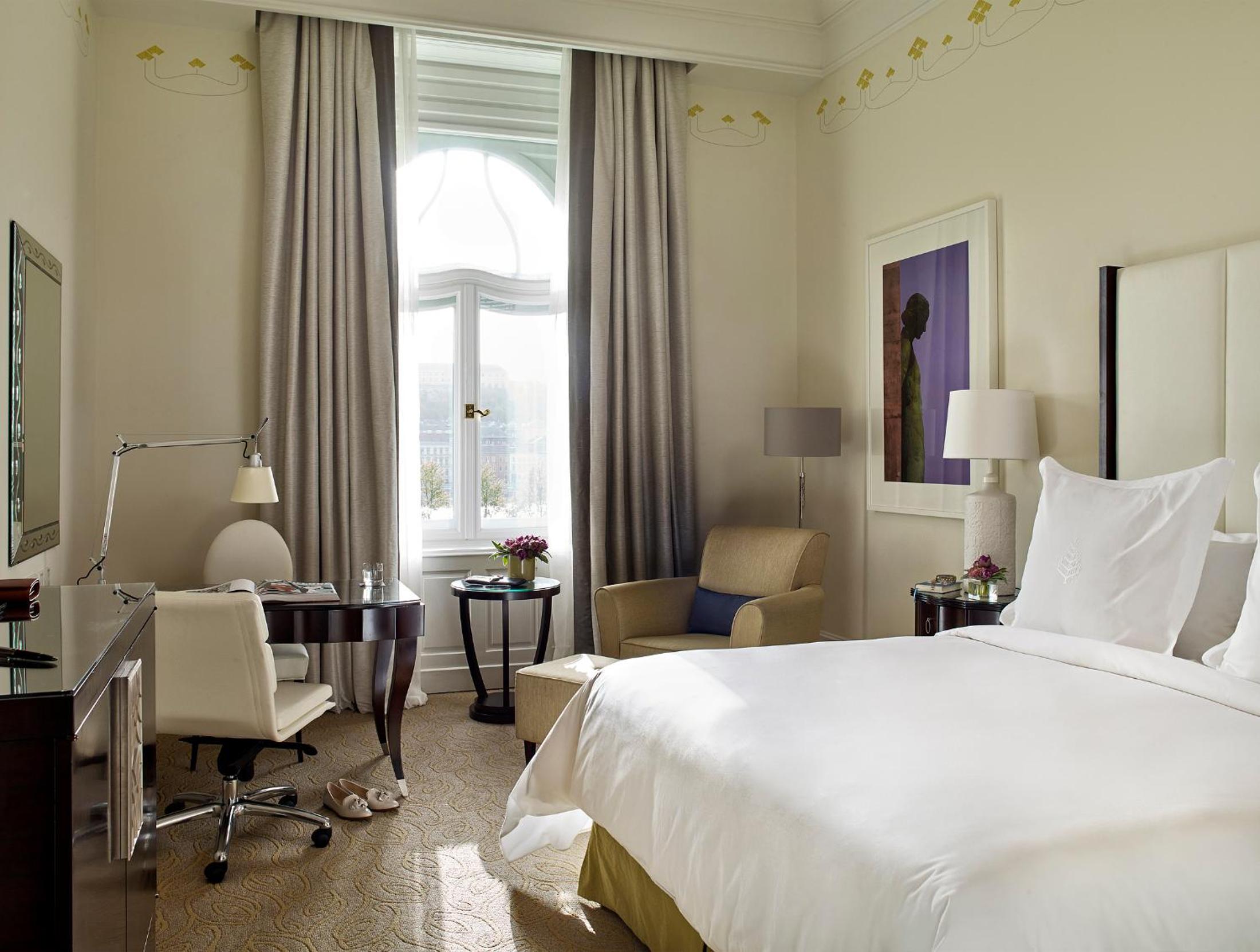 Danube River View King Room - Photo 3
