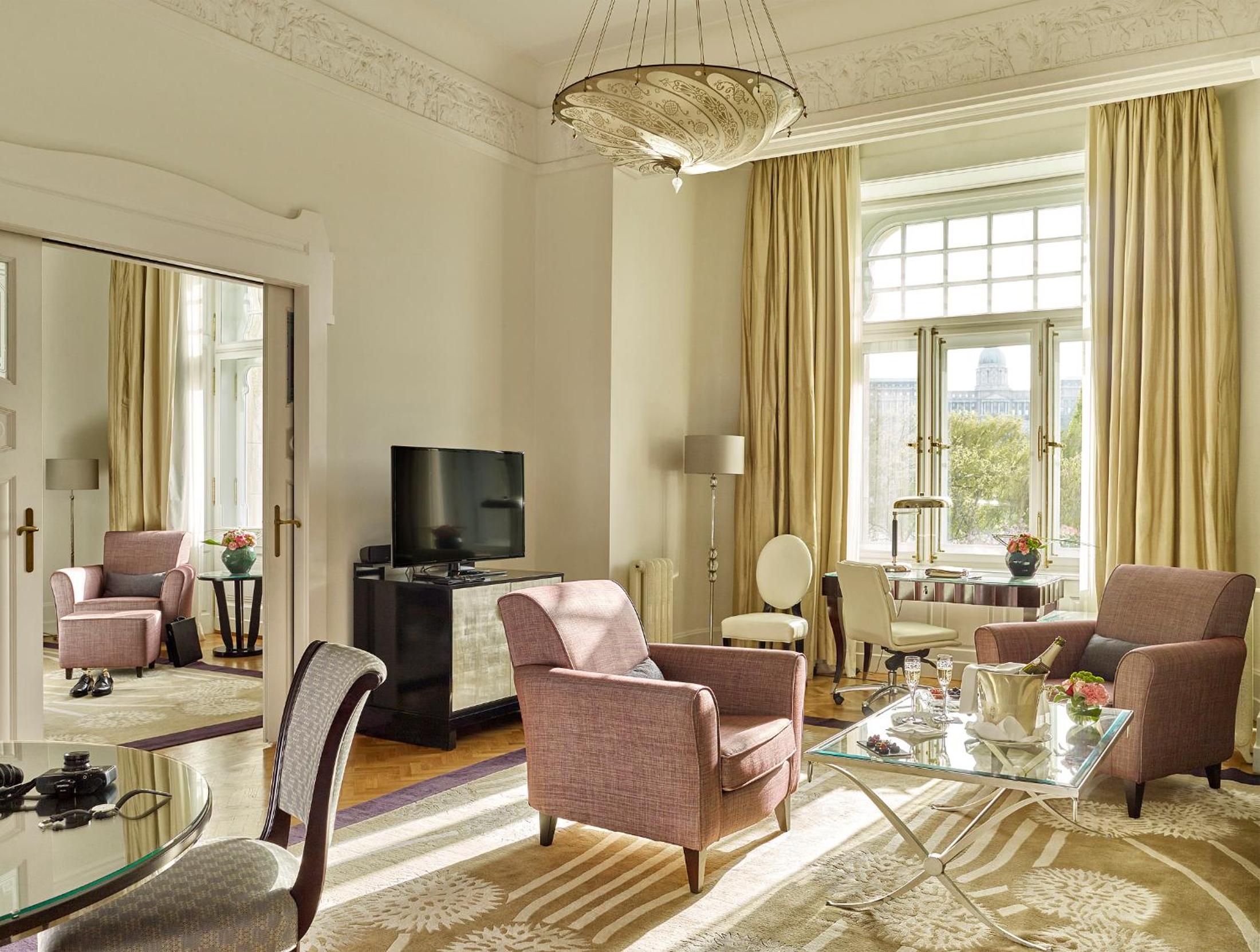 Chain Bridge One Bedroom Suite