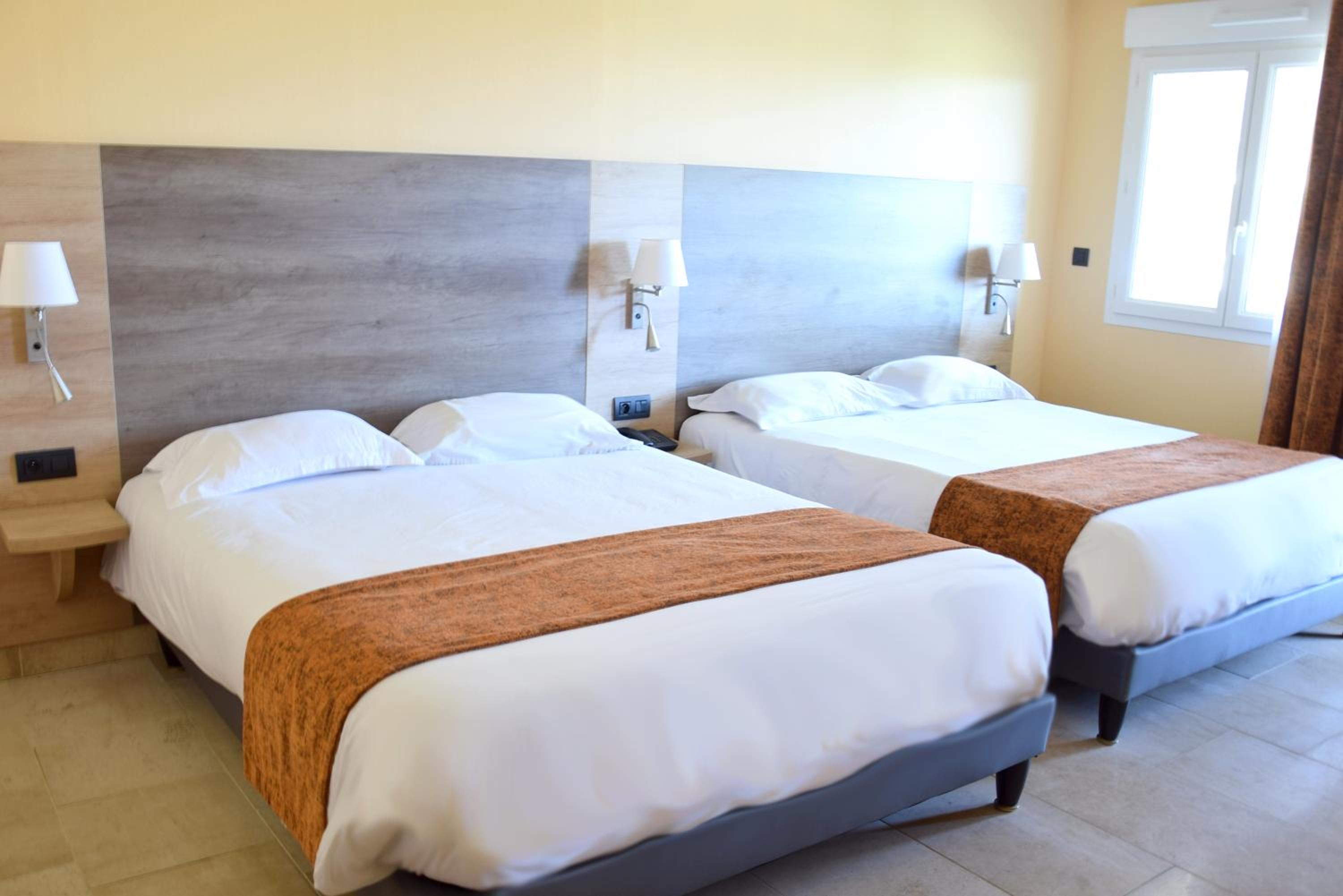 Superior Quadruple Room - Photo 2