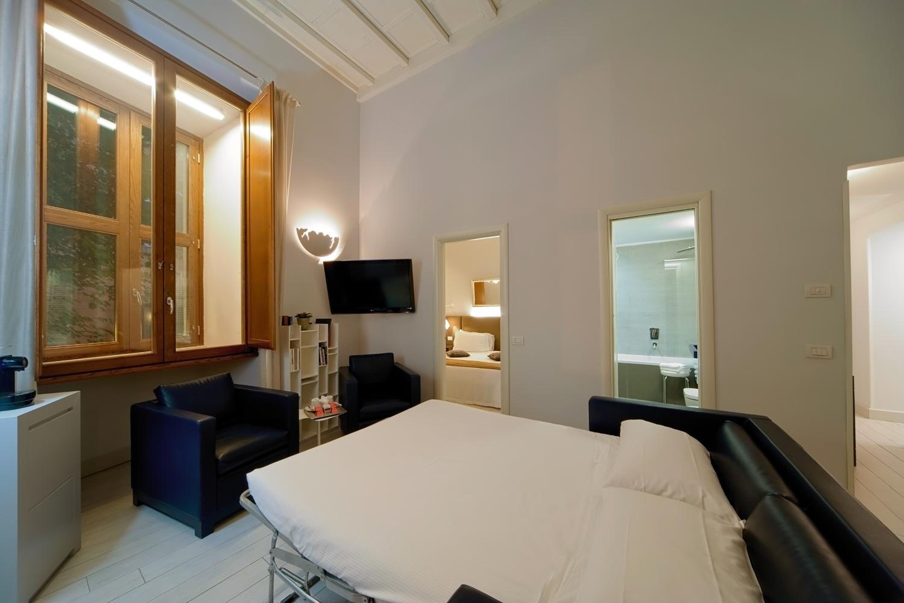 Suite (3 Adults) photo 3