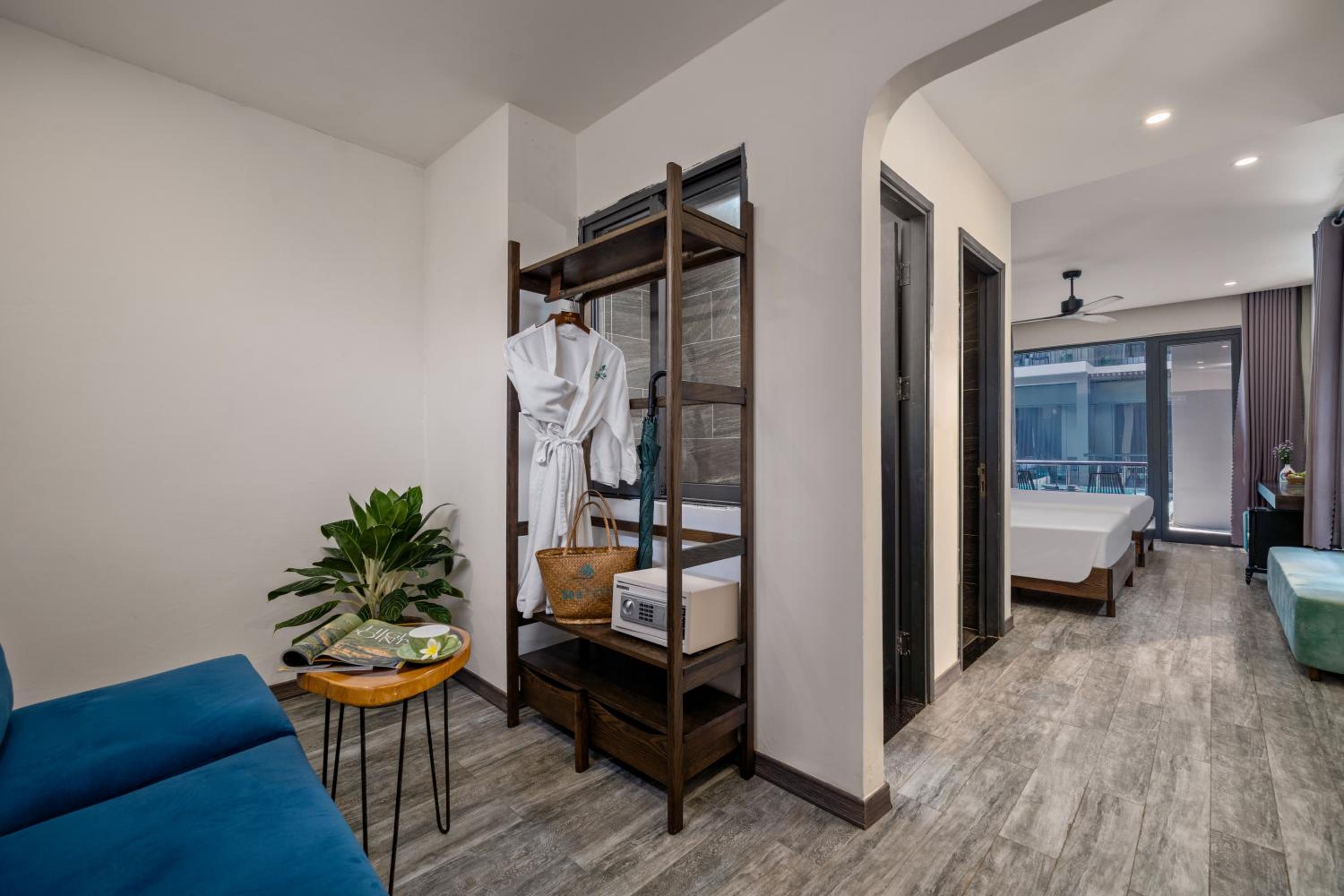 Deluxe Twin Room with Pool View - Photo 3