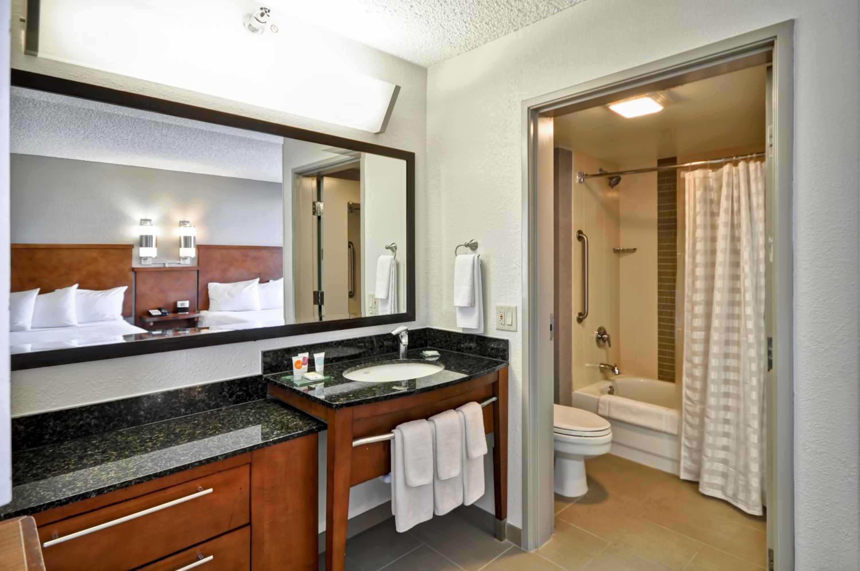 Double Room with Two Double Beds and Sofa bed - High Floor, photo 6