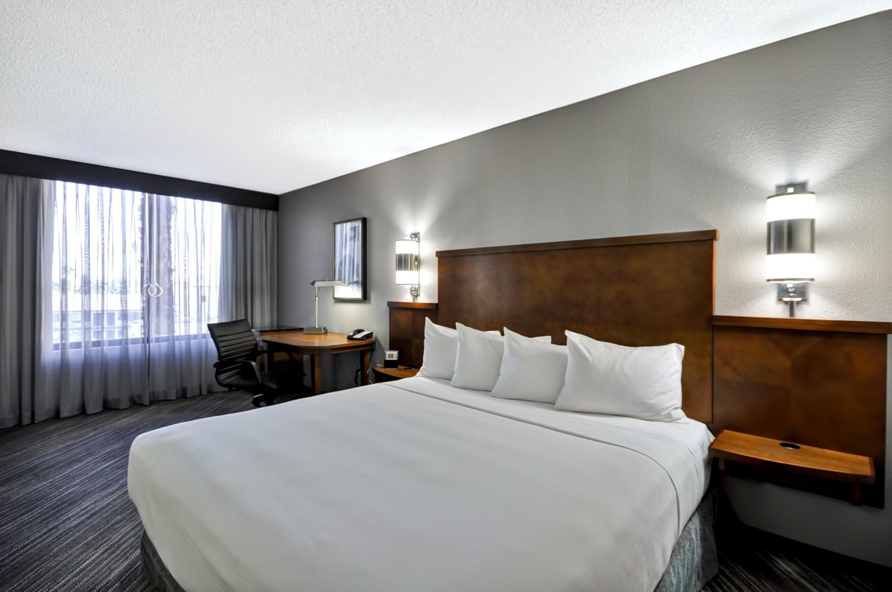 King Room with Sofa Bed
