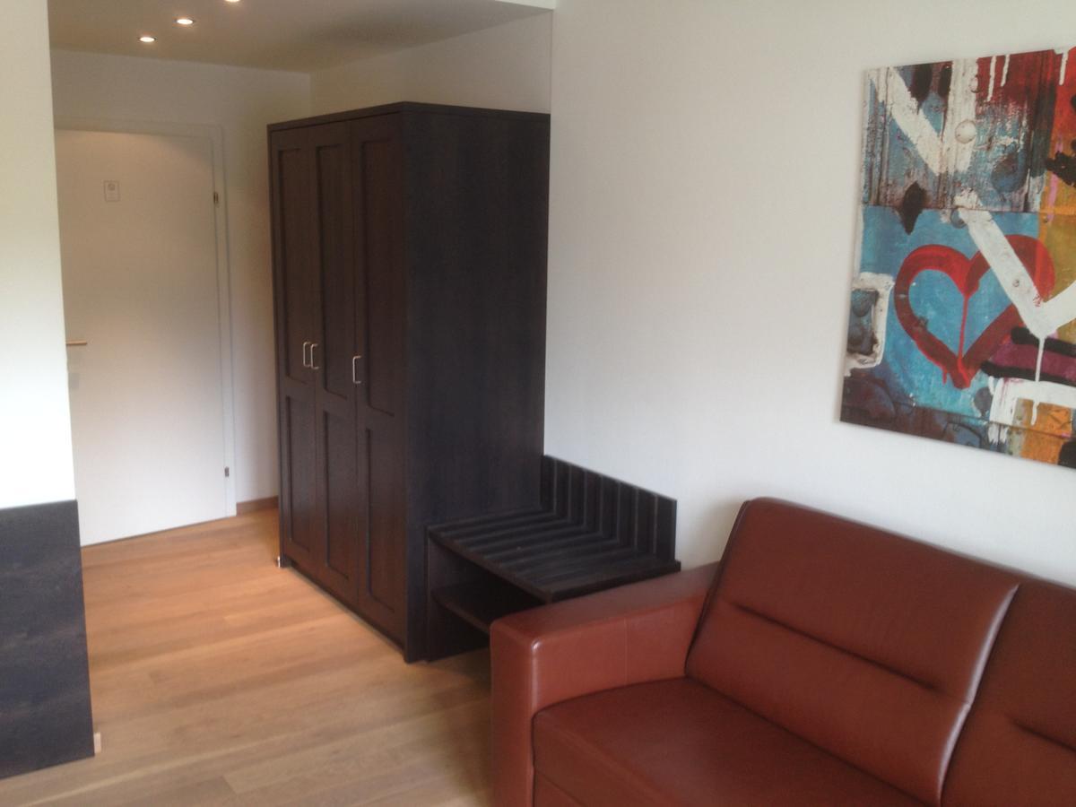 Family Room with Lake View photo 2