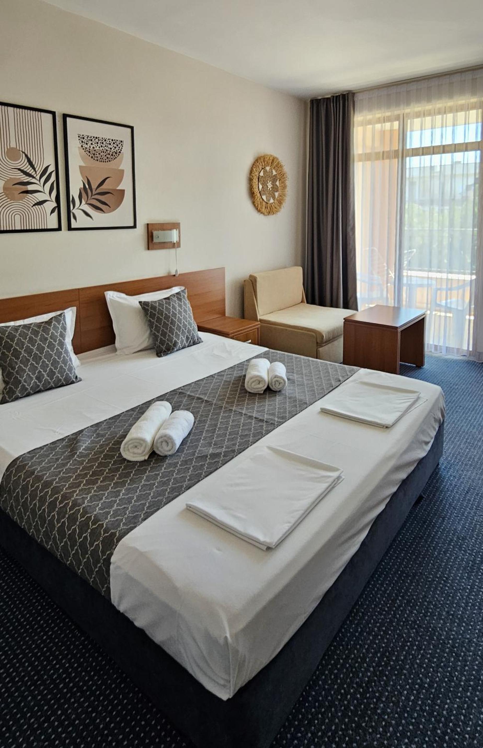 Double or Twin Room with Balcony photo 3