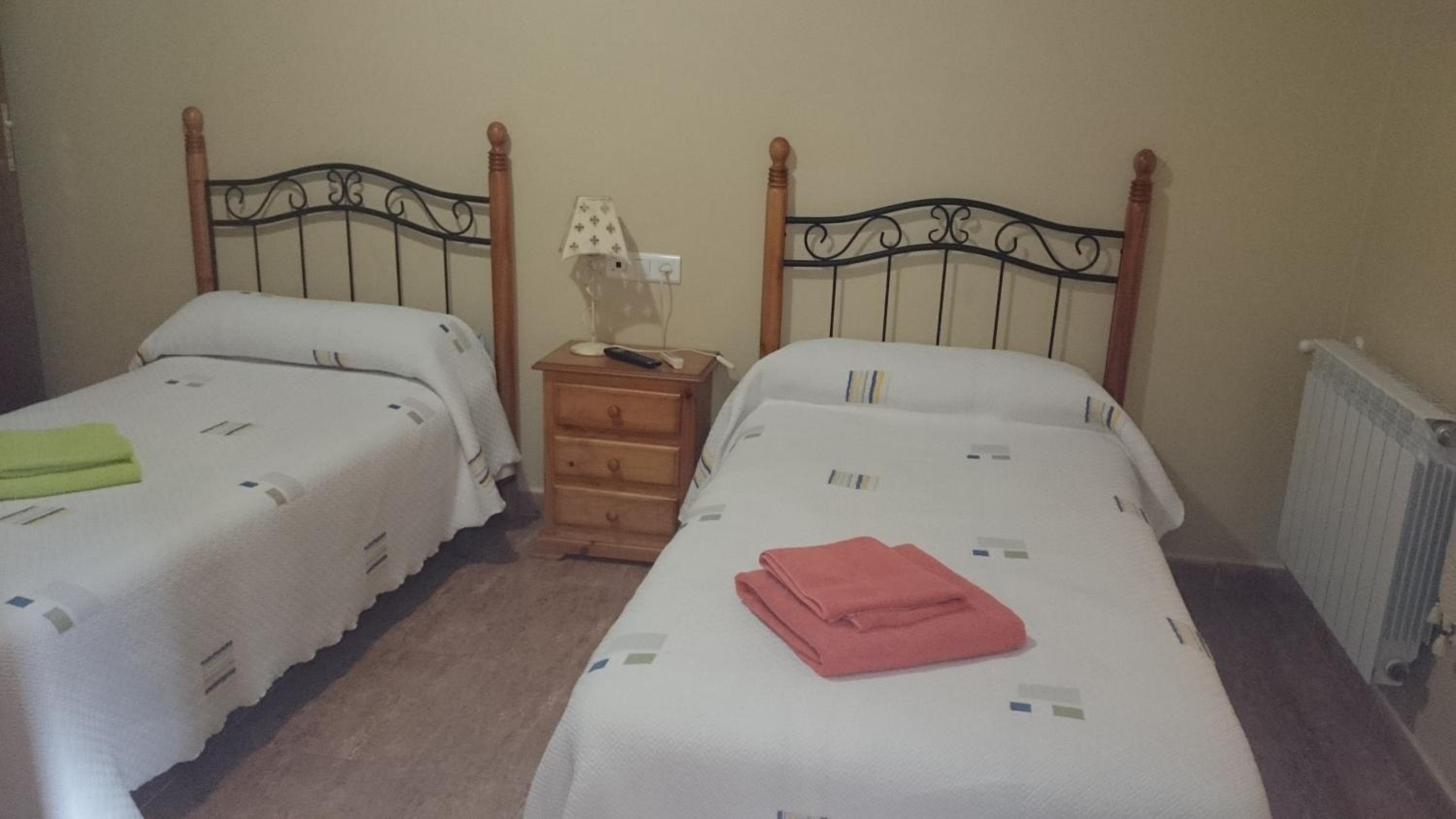 Double Room with Private Bathroom - Photo 16