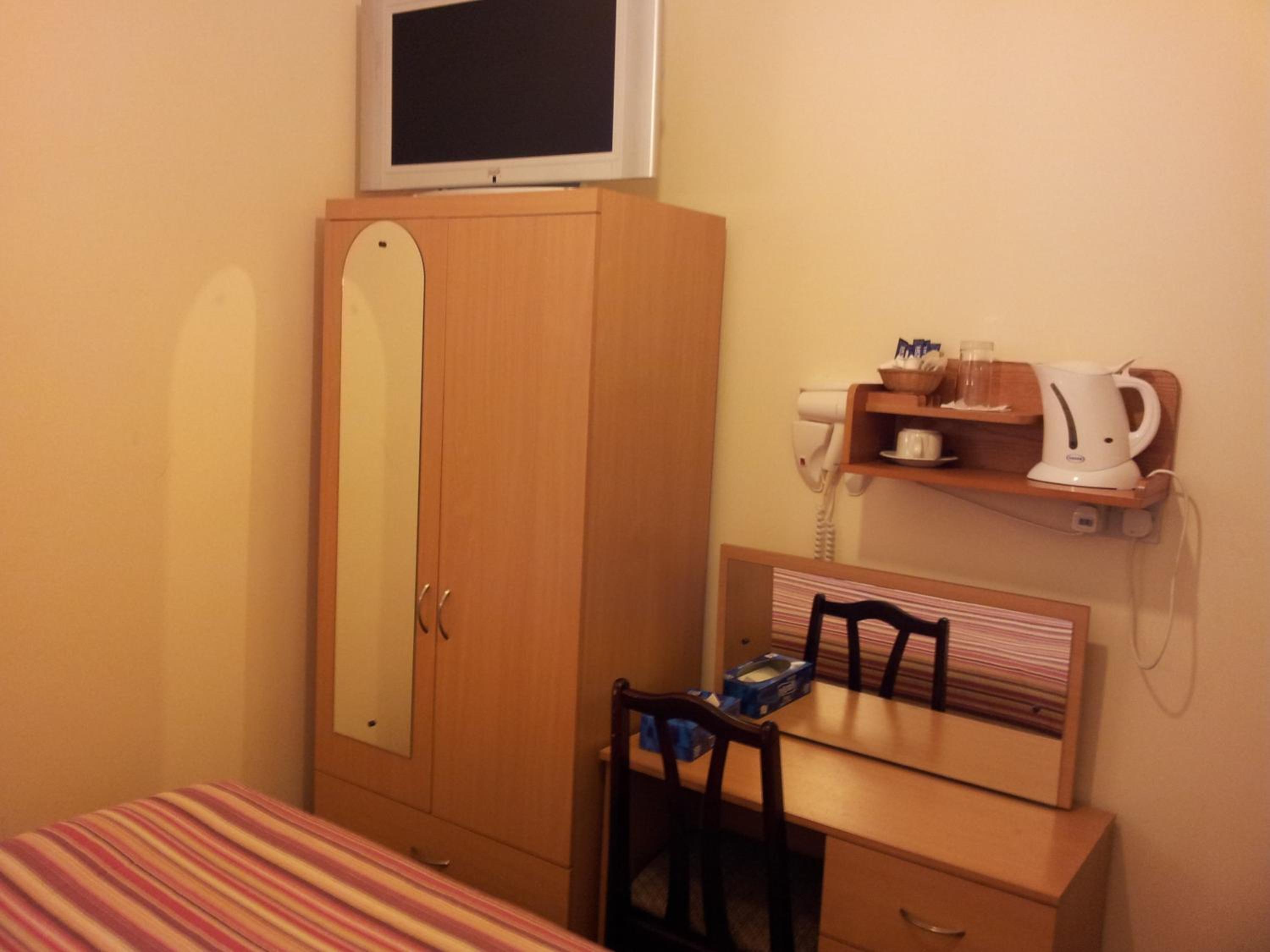 Single Room with Private Bathroom photo 3