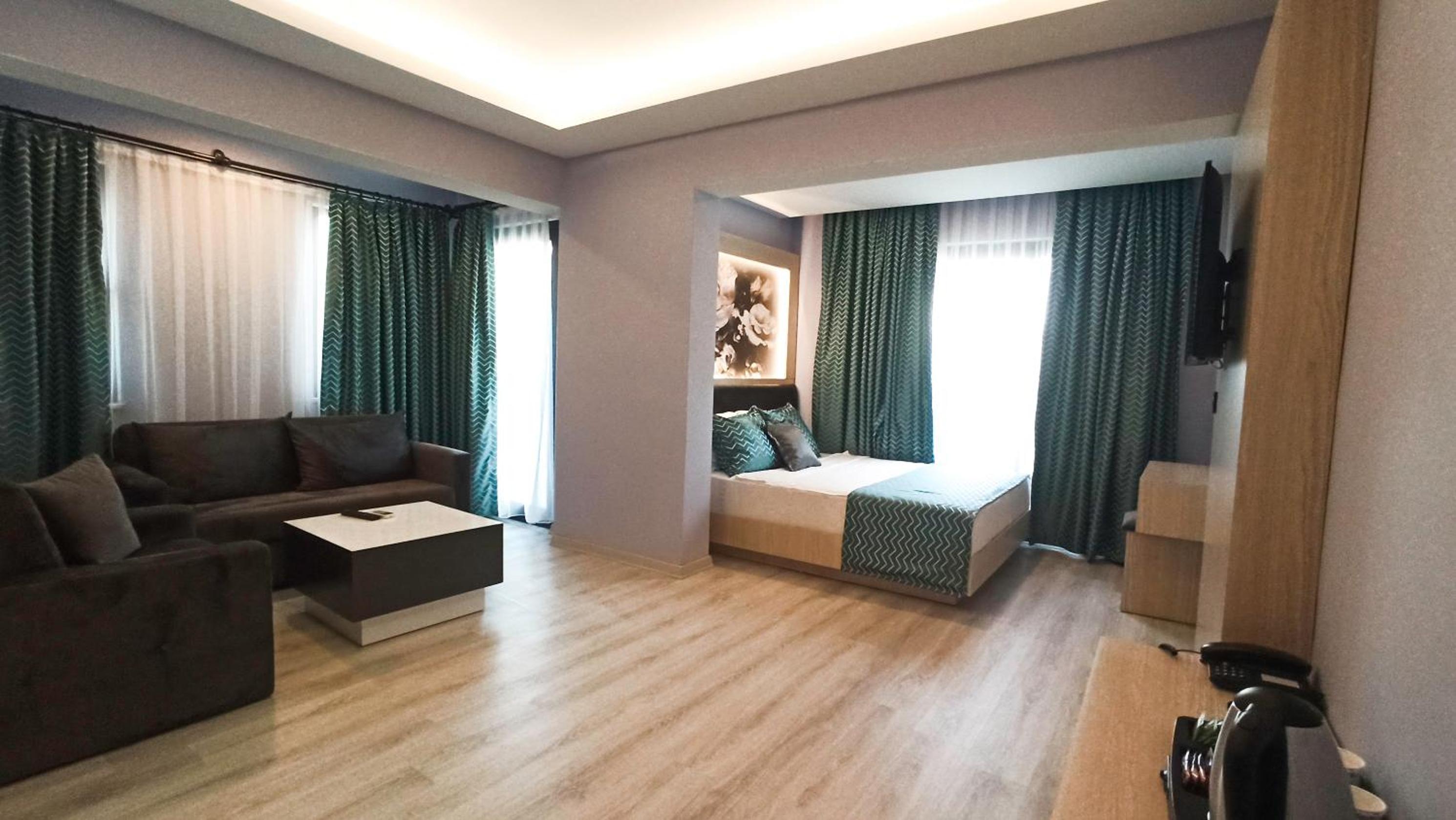 Triple Room with Pool View