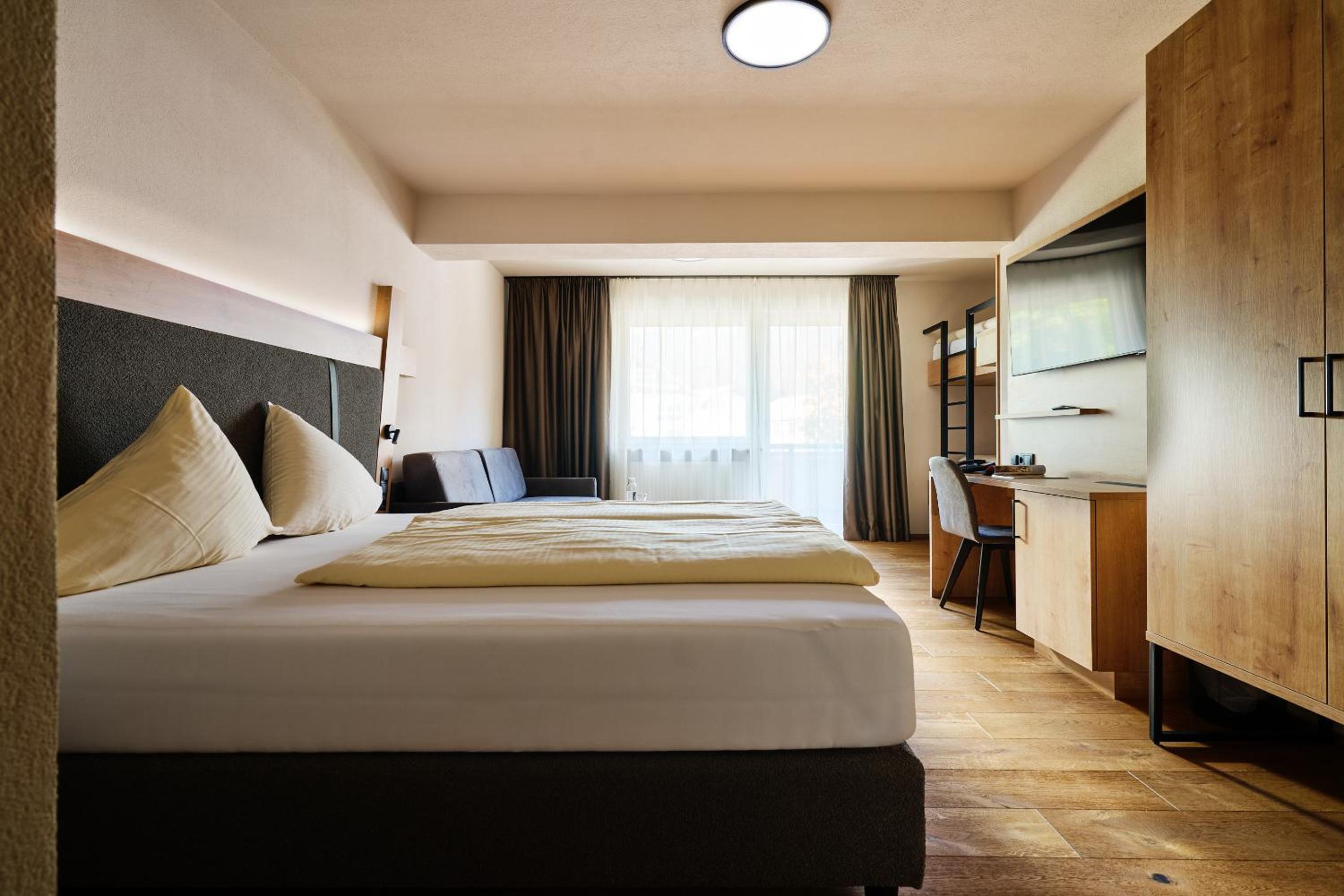Deluxe Room - Photo 3