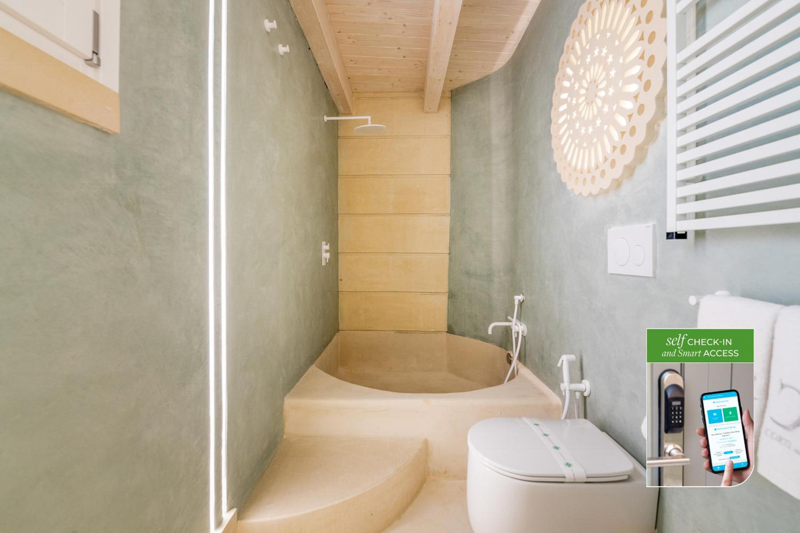 Deluxe Room with Bathtub