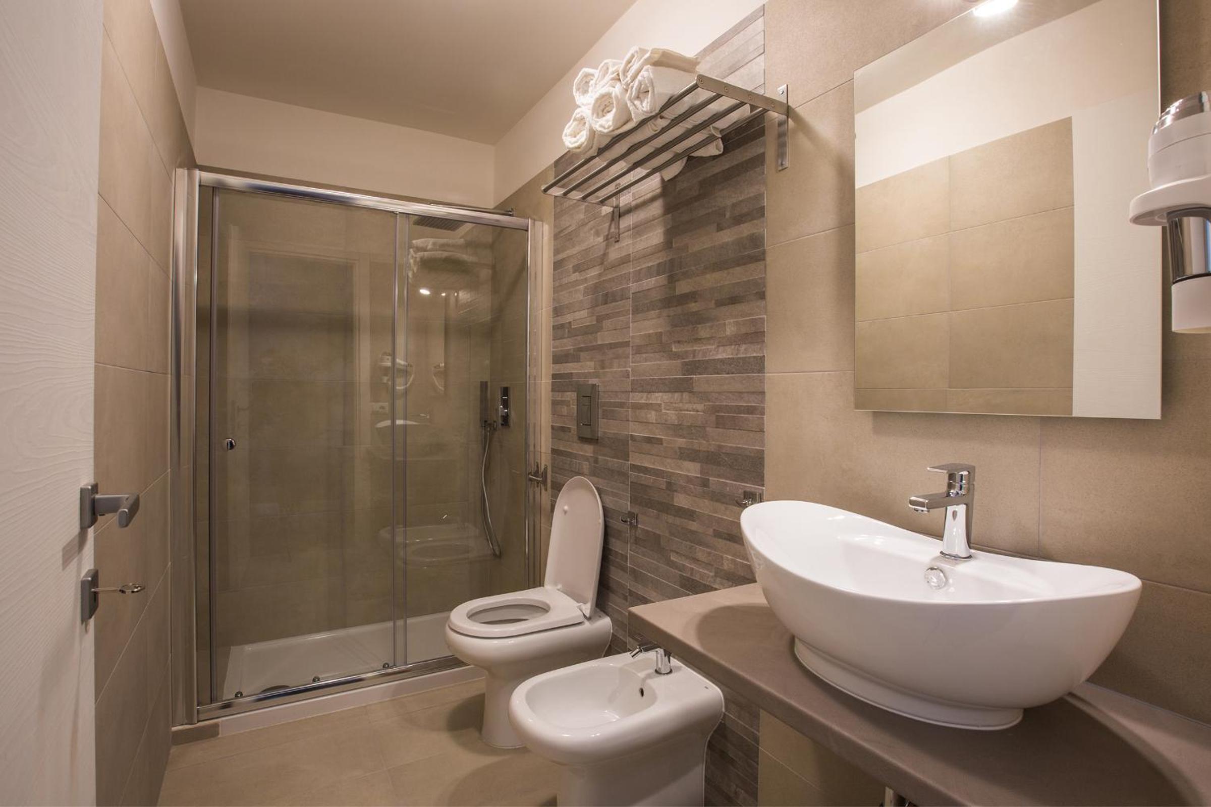 Deluxe Double Room - Photo 17