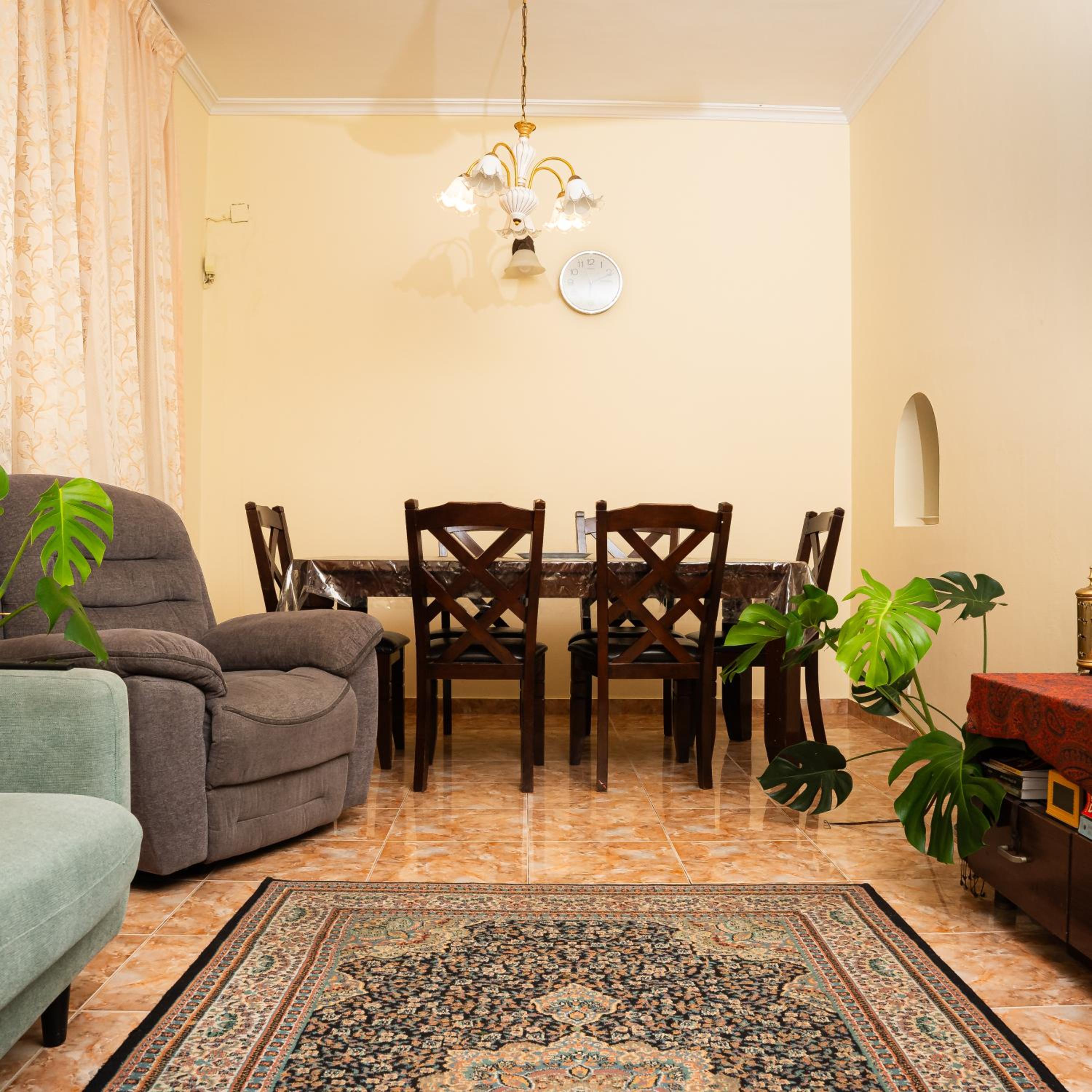 Three-Bedroom Apartment with Balcony - Photo 9
