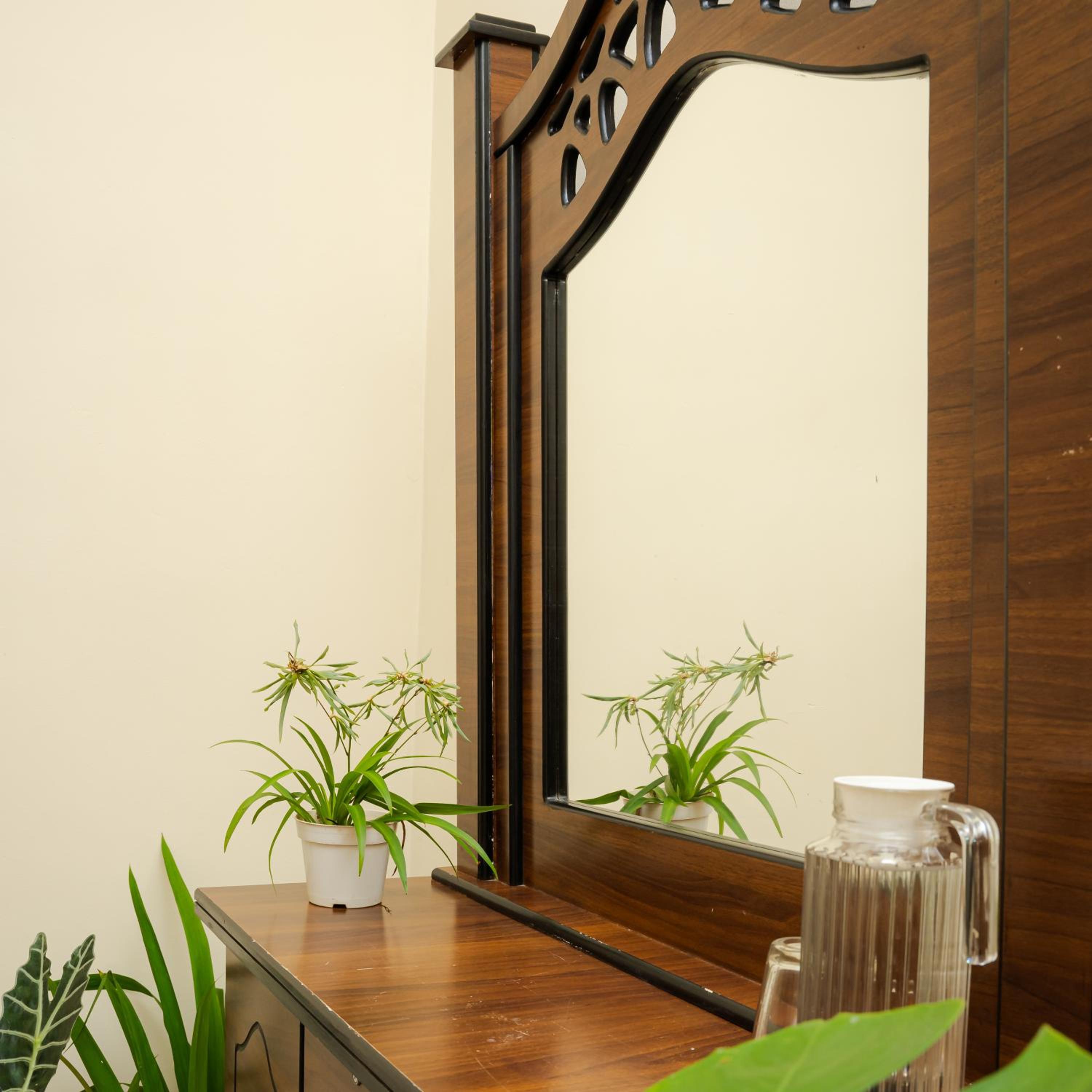 Three-Bedroom Apartment with Balcony - Photo 15