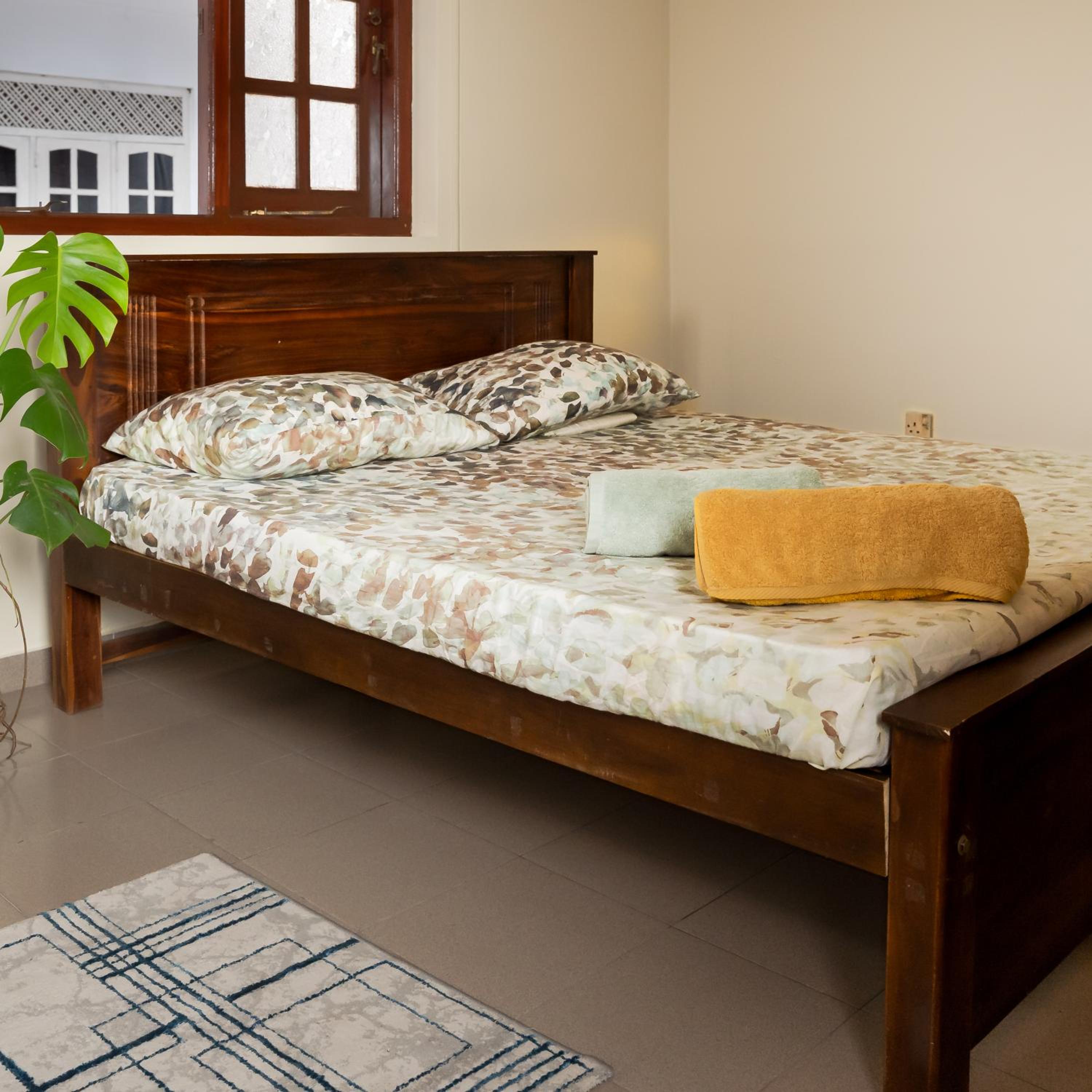 Three-Bedroom Apartment with Balcony - Photo 33