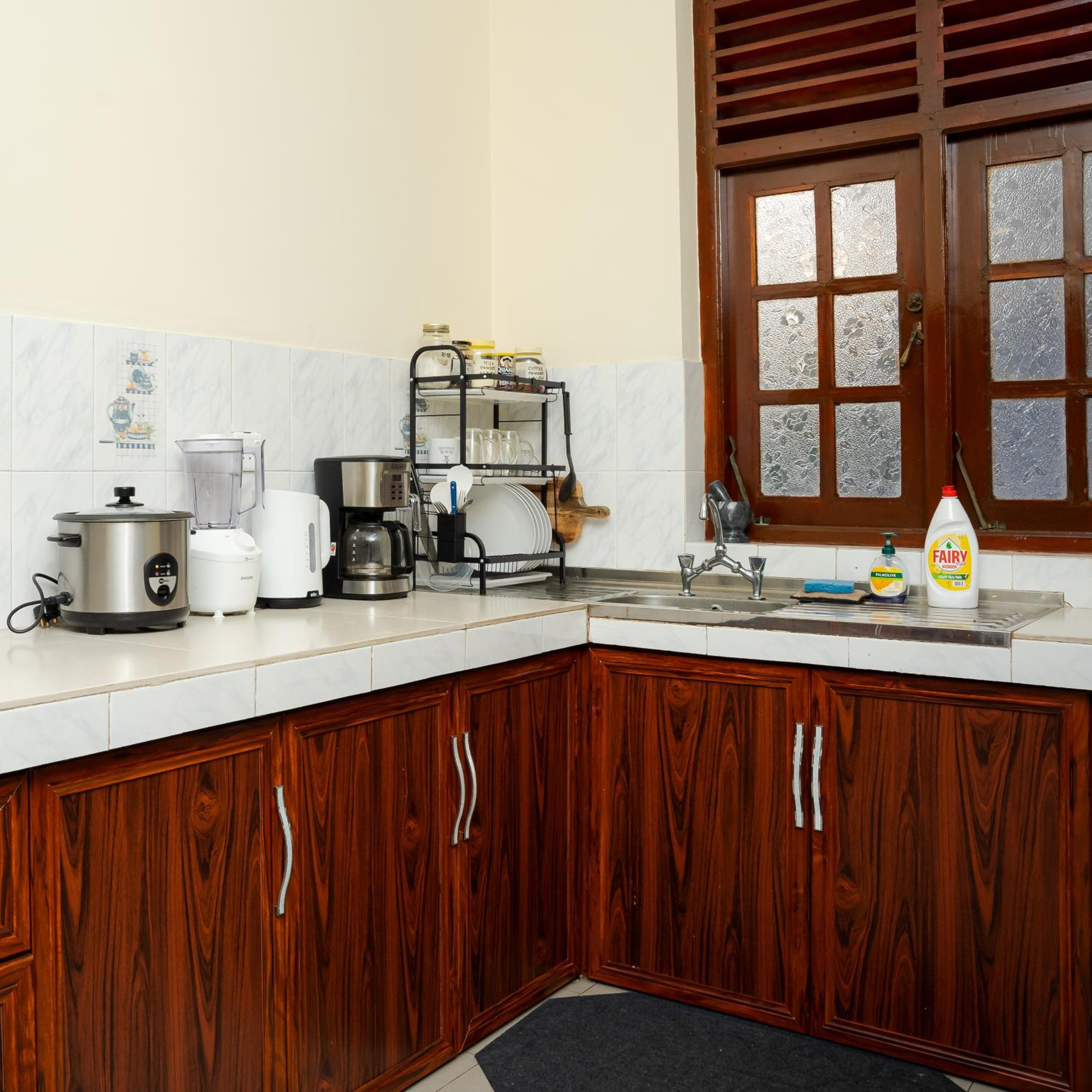 Three-Bedroom Apartment with Balcony - Photo 26