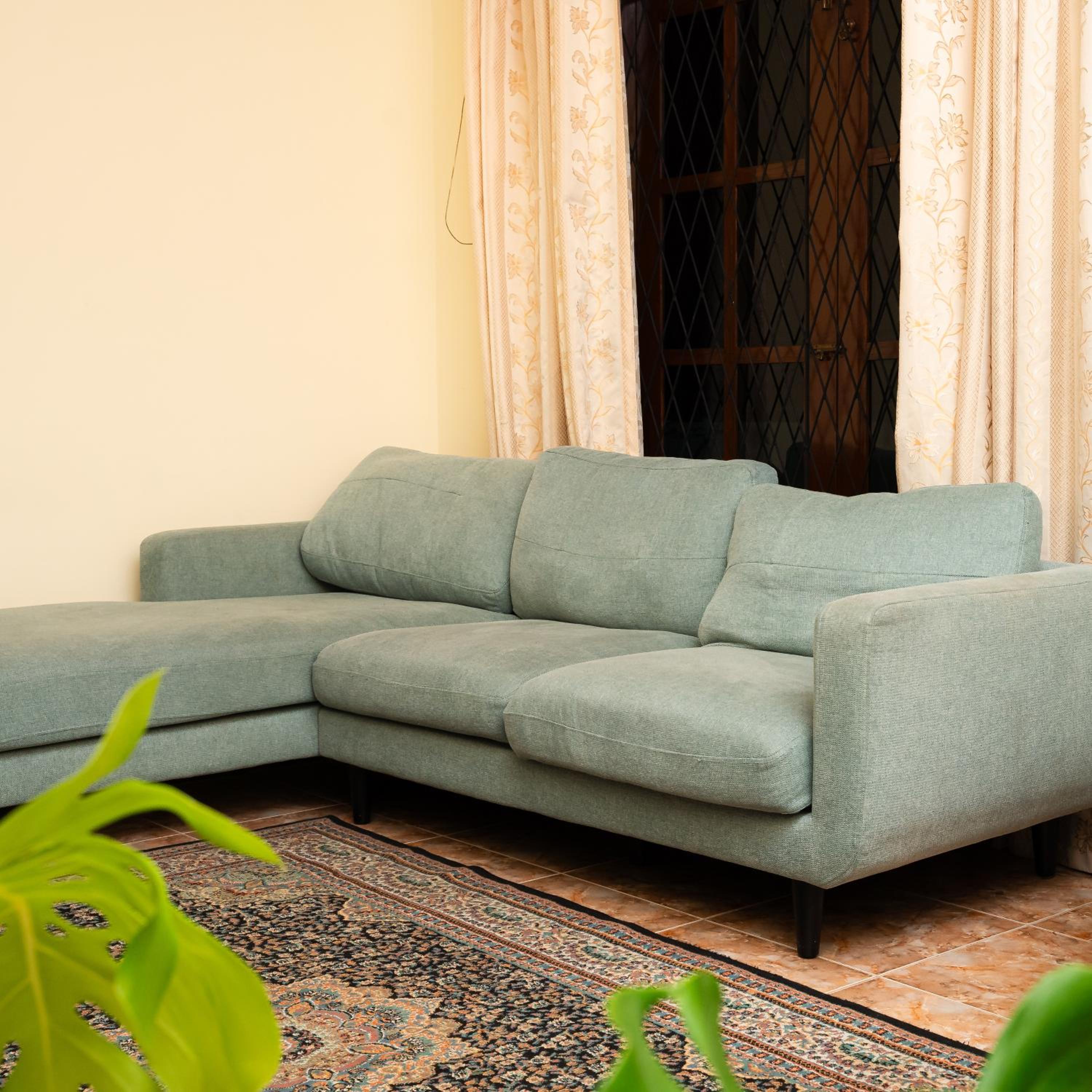 Three-Bedroom Apartment with Balcony - Photo 32
