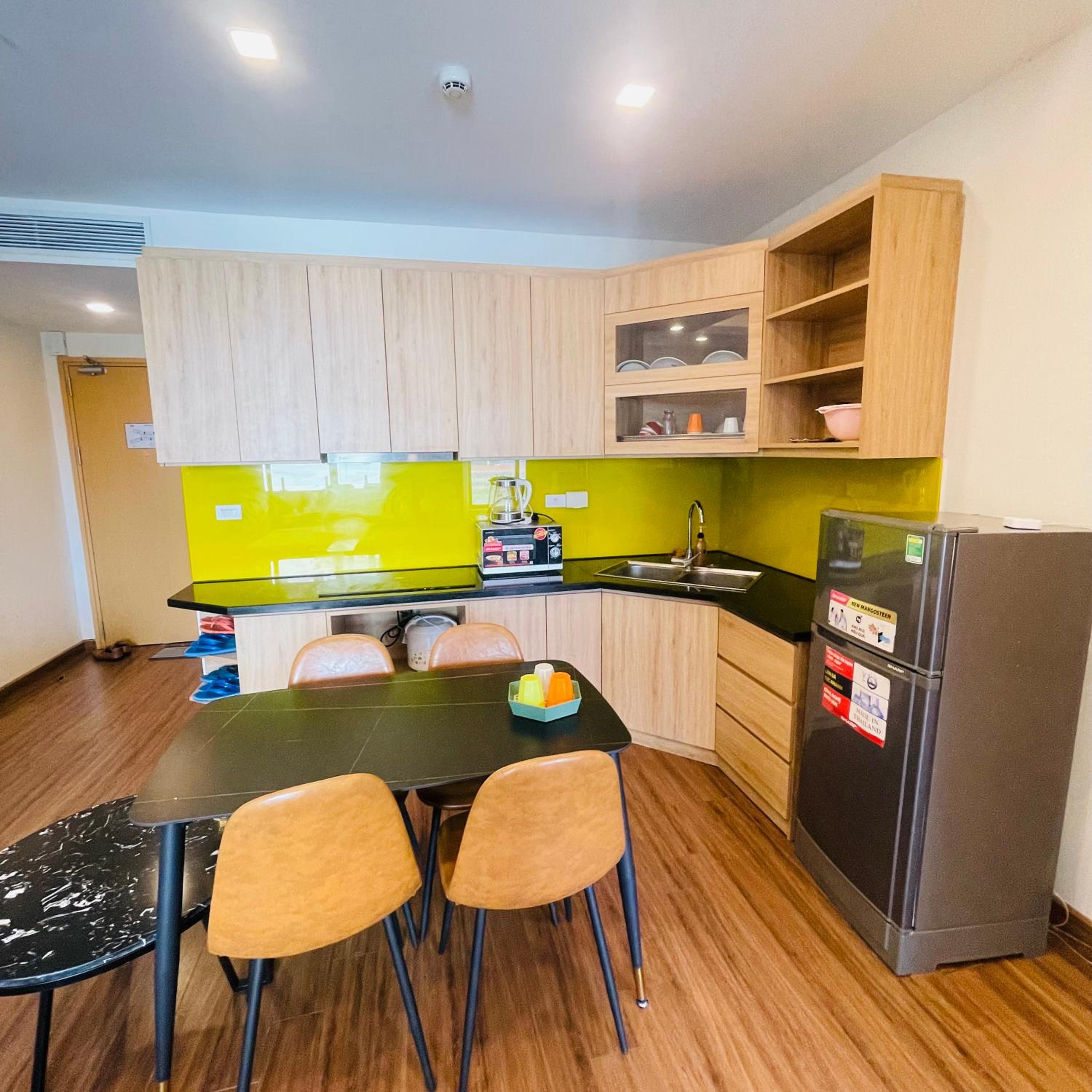 Two-Bedroom Apartment with Balcony and Sea View photo 3