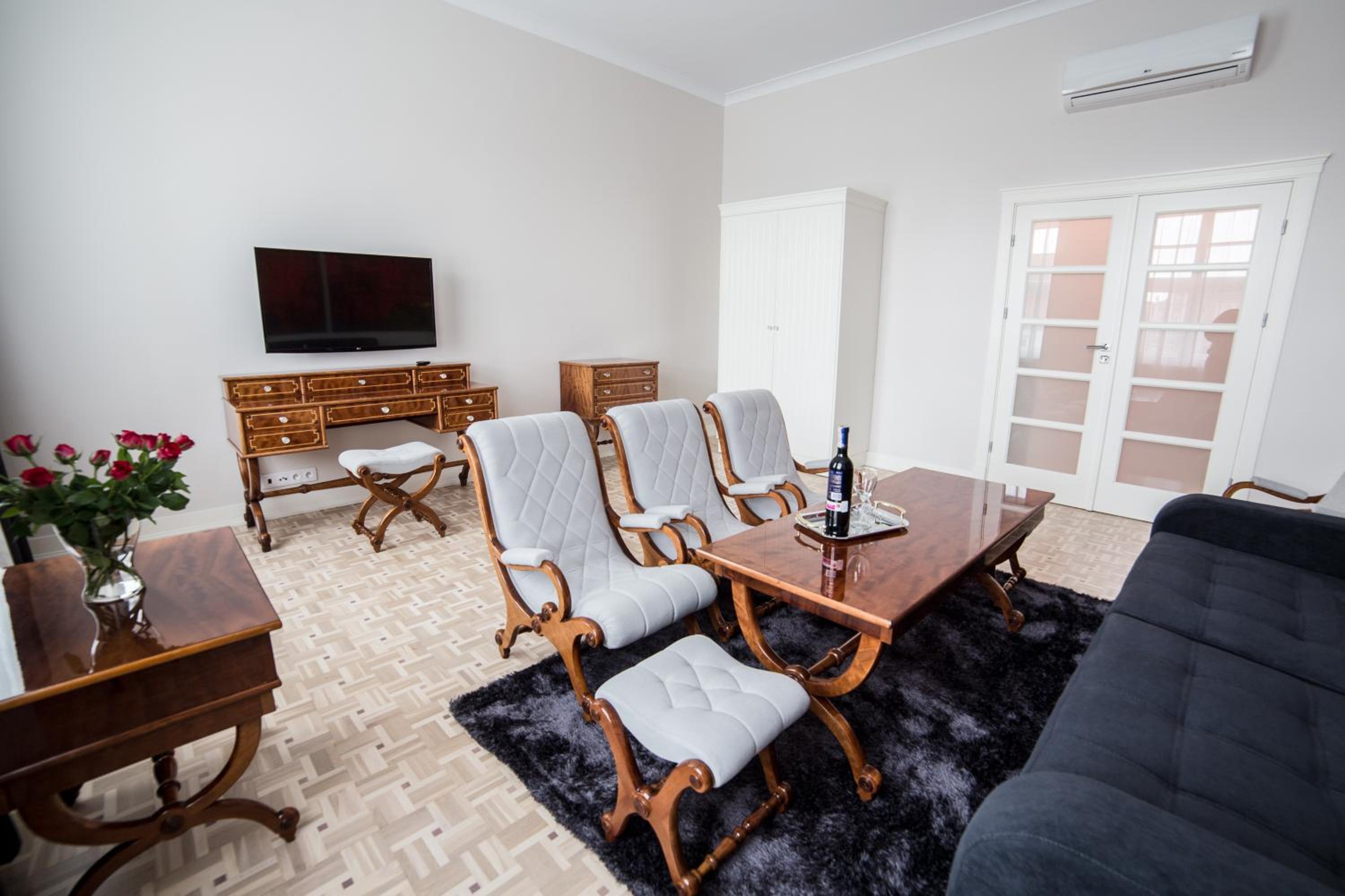 Deluxe Apartment - Photo 2