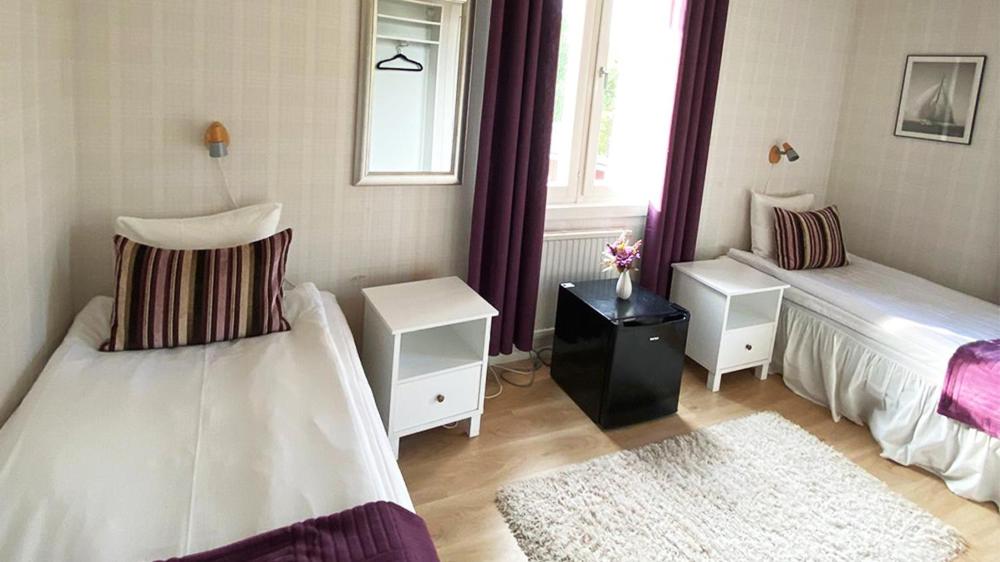 Twin Room with Bathroom photo 1