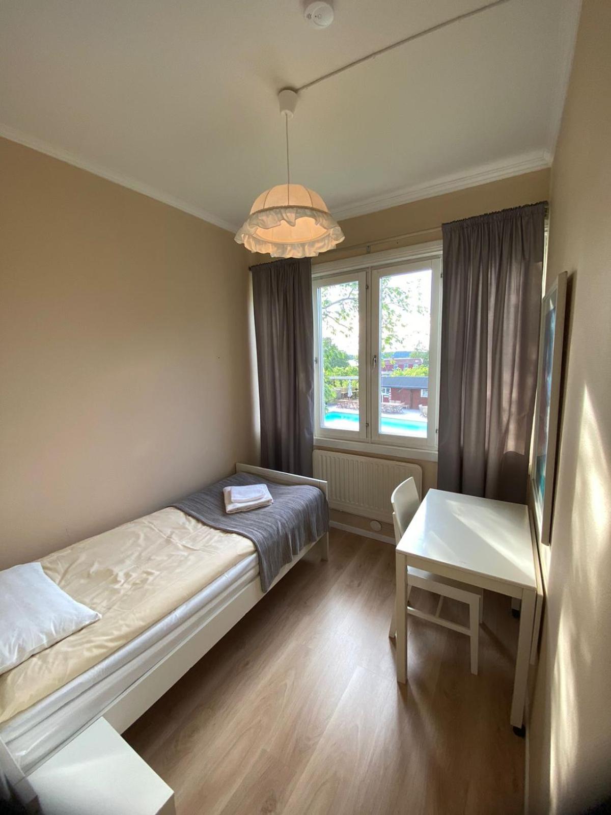Single Room with Bathroom photo 2