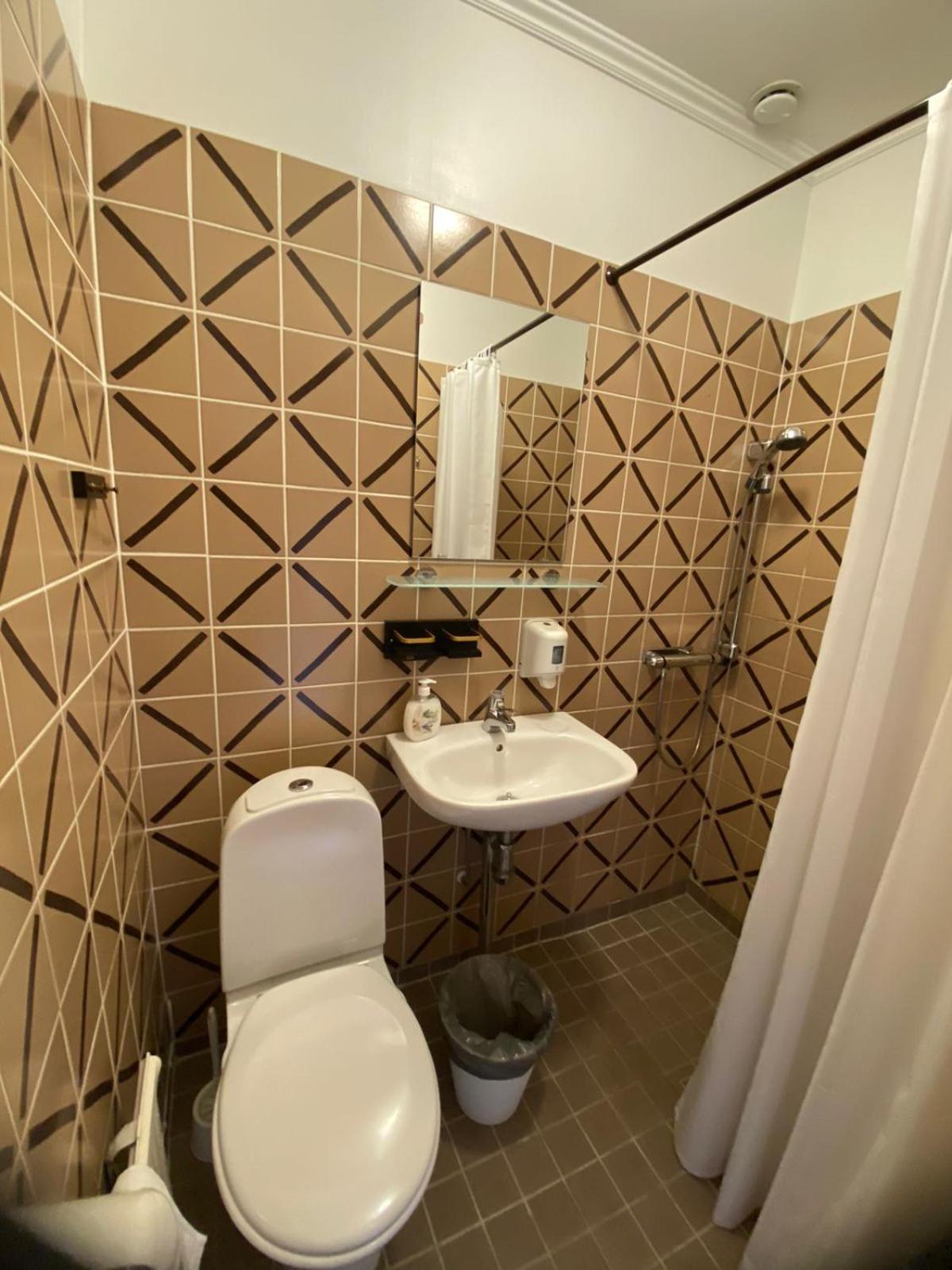 Single Room with Bathroom photo 3