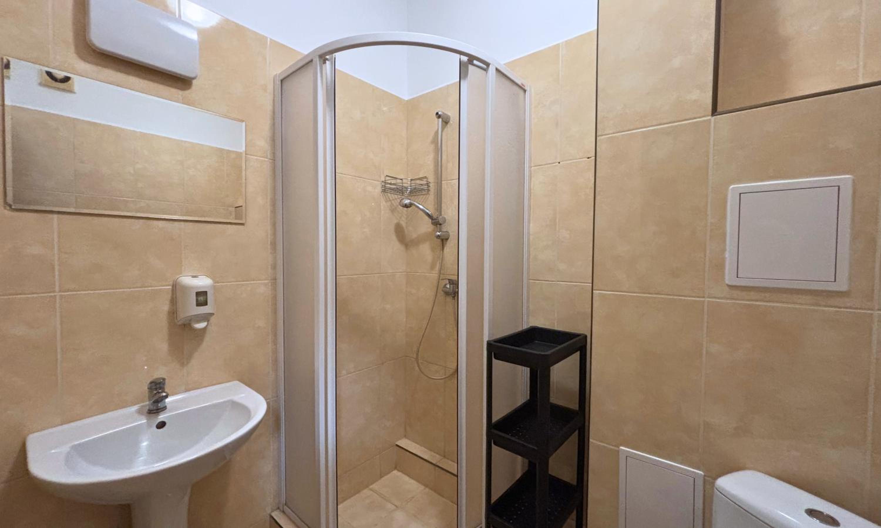 Quadruple Room with Shared Bathroom photo 2
