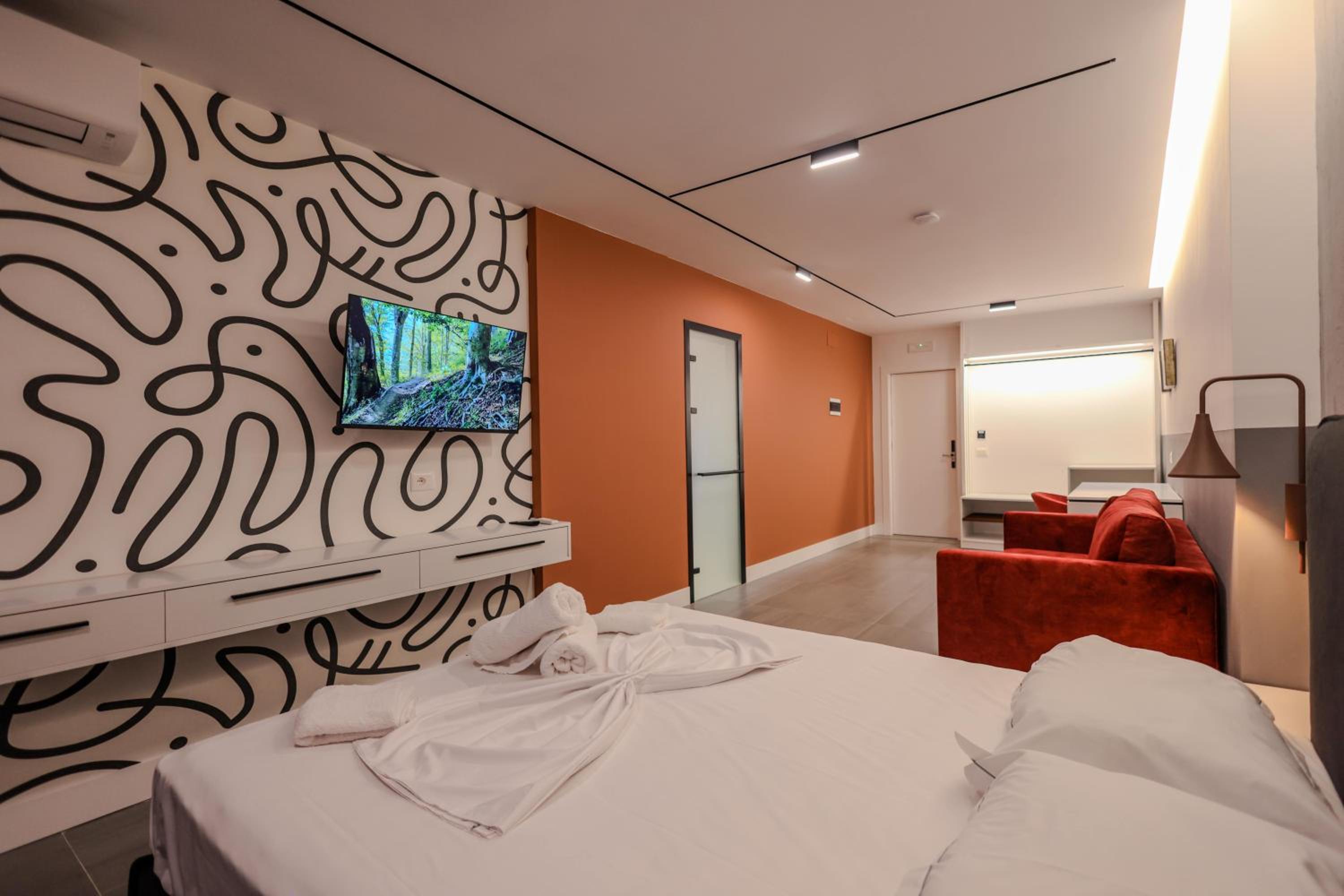 Deluxe King Suite