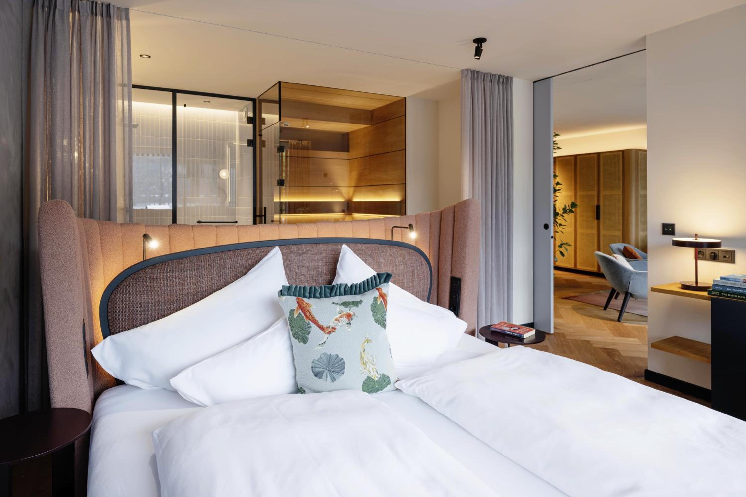 Deluxe King Suite - Photo 1