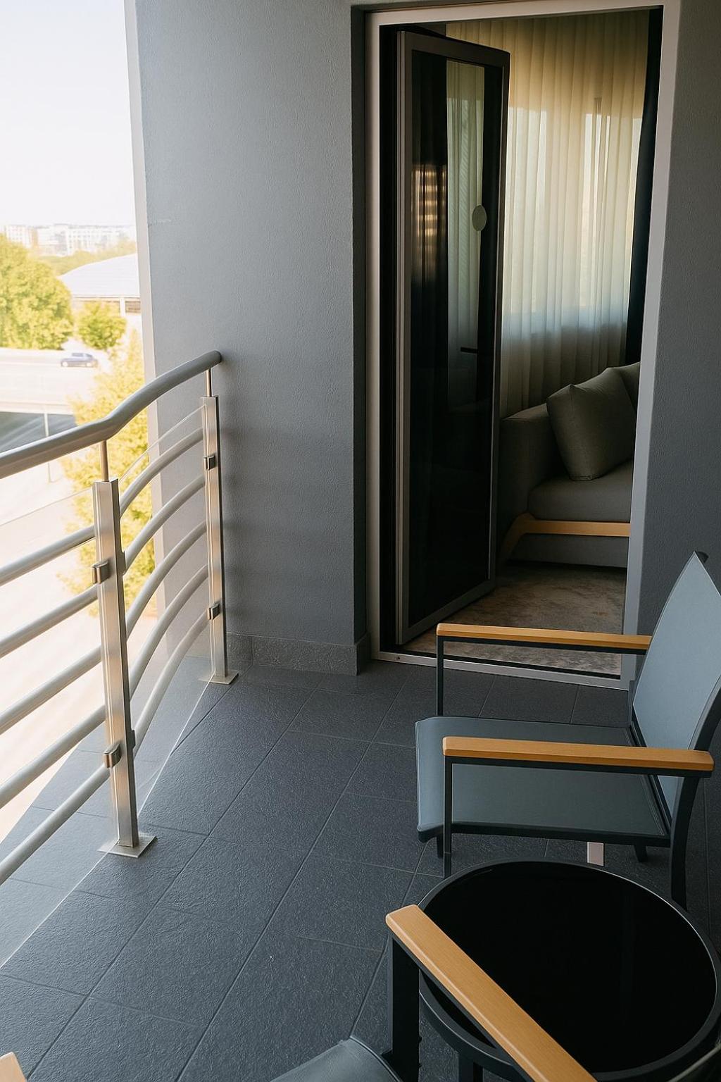 Junior Suite with Balcony - Photo 9