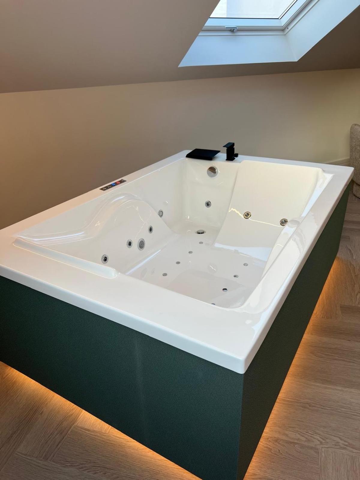 Deluxe Suite with Spa Bath
